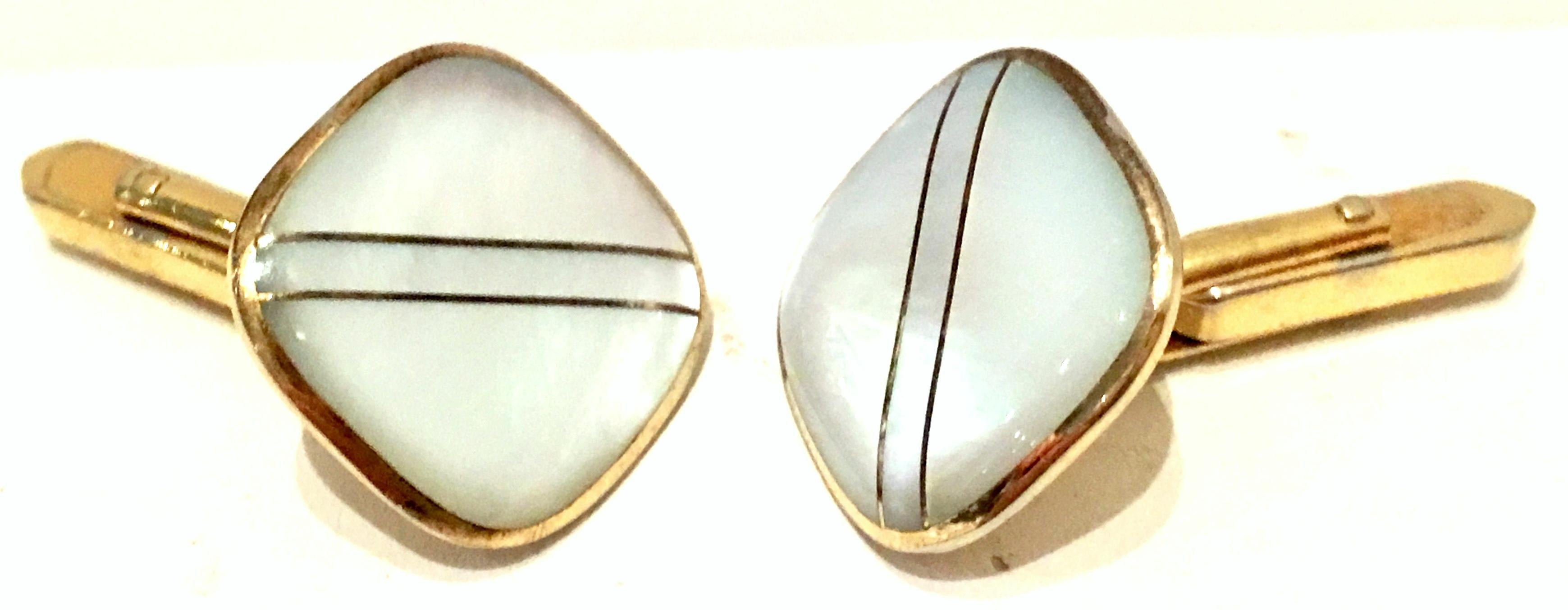 20th Century Pair Of Gold & Mother Of Pearl Cufflinks 1