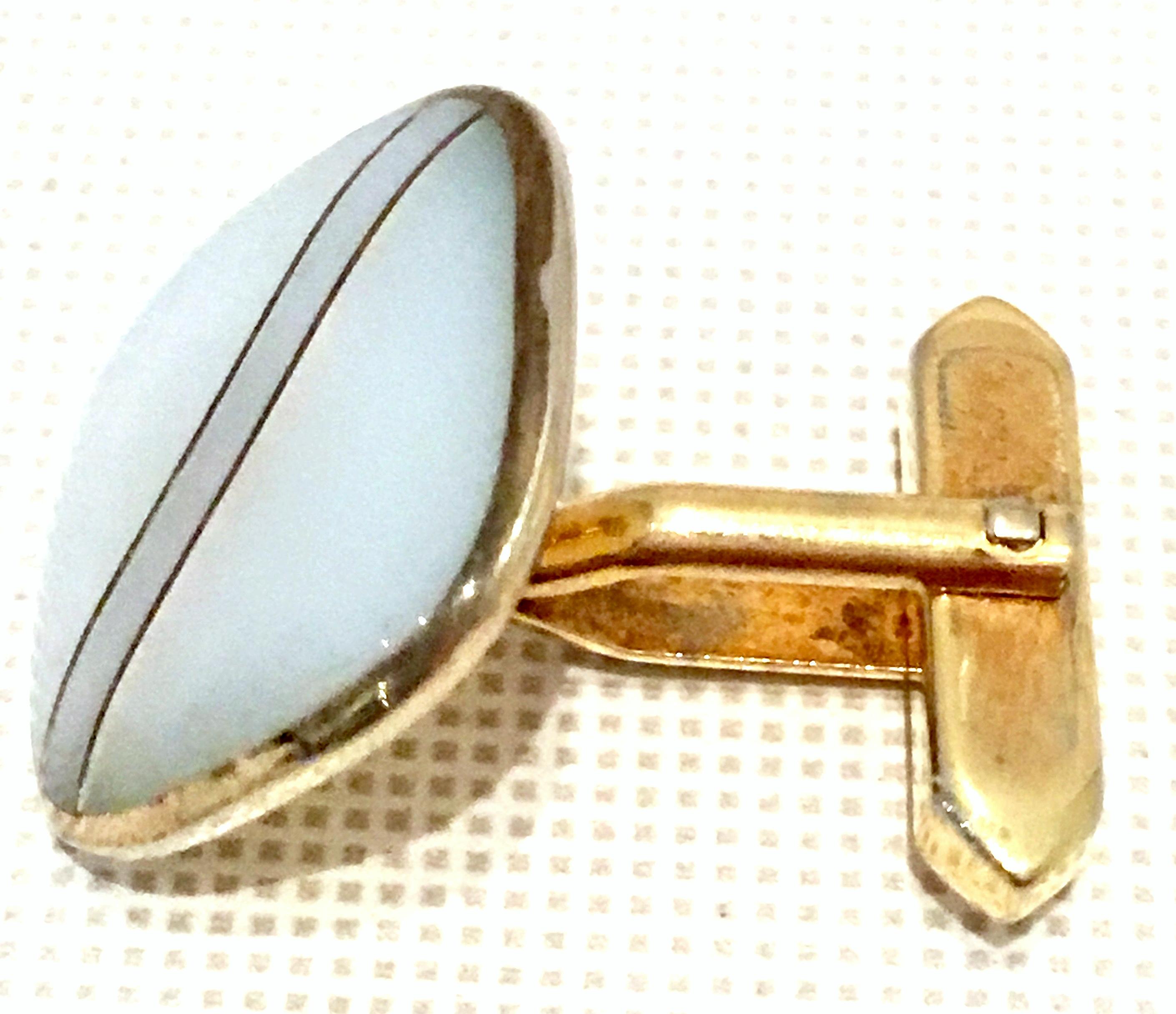 20th Century Pair Of Gold & Mother Of Pearl Cufflinks 3