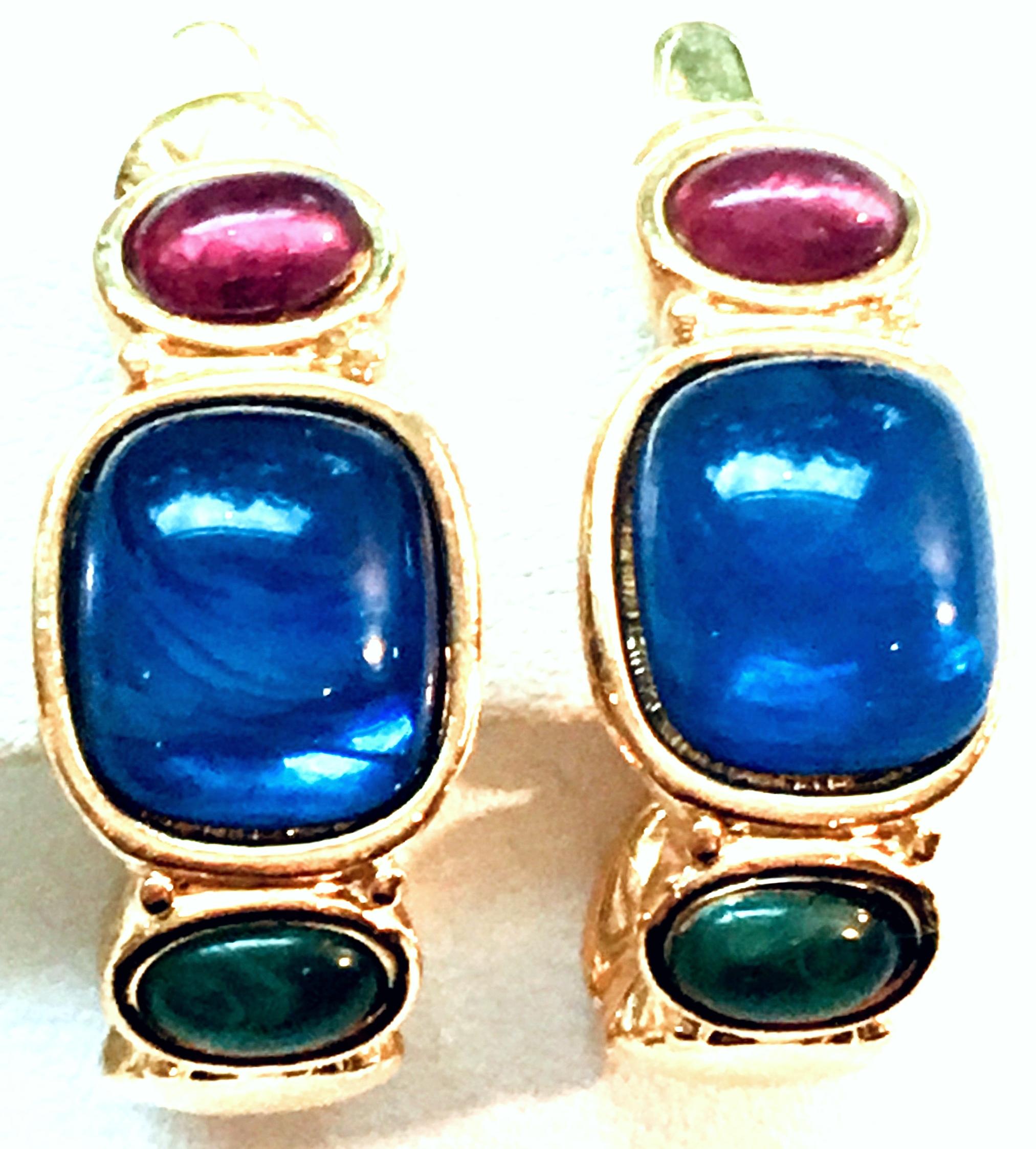 20th Century Pair Of Gold Plate & Molded Glass Hoop Earrings By, Trifari In Good Condition In West Palm Beach, FL