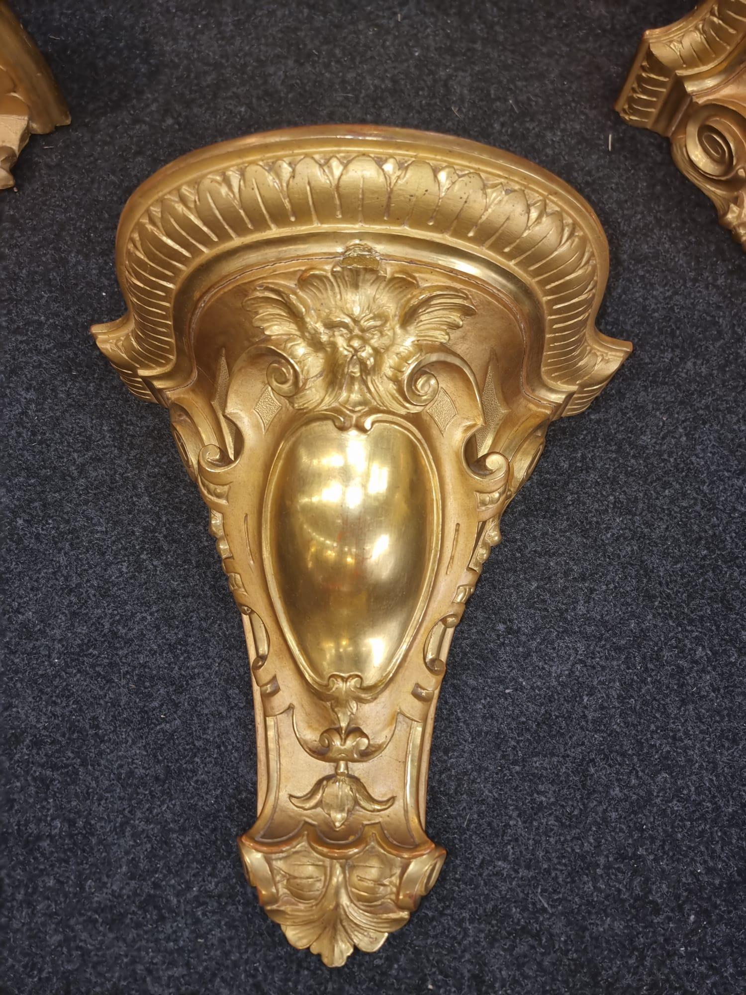 European 19th century pair of golden shelves For Sale