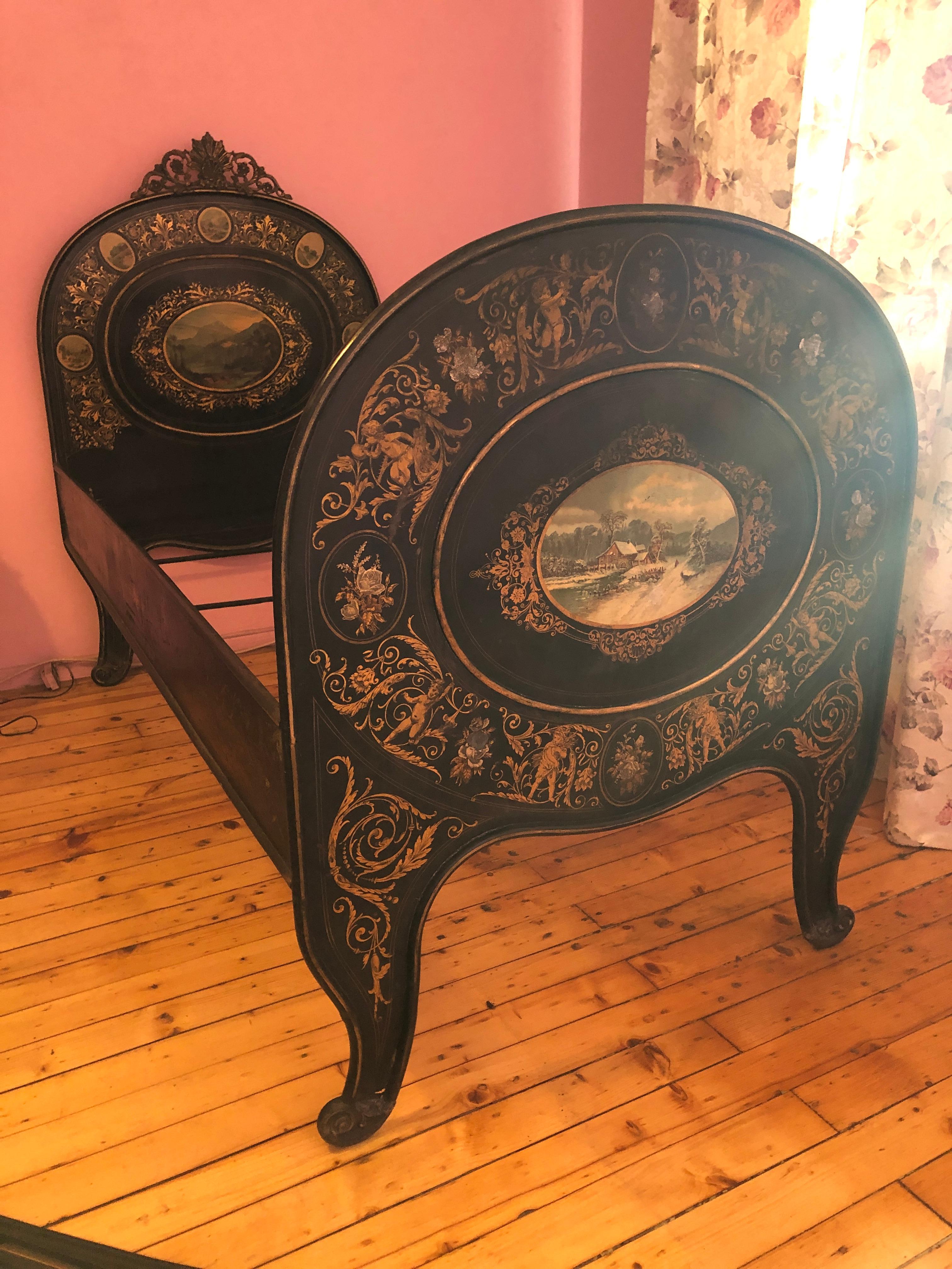 Pair of single bed frames made of hand painted black metal with lovely patina decorated with different landscapes on each side surrounded by eight beautiful small paintings. Could be sold separately.
Very good condition.
France, circa 1920.
 