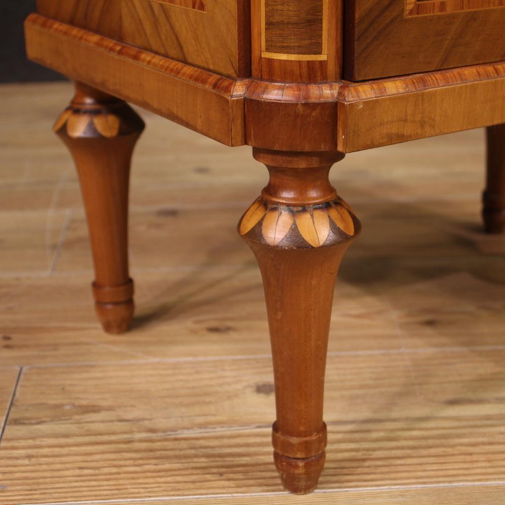 Paire de tables de chevet italiennes de style Louis XVI en bois incrust du XXe sicle, 1970 5