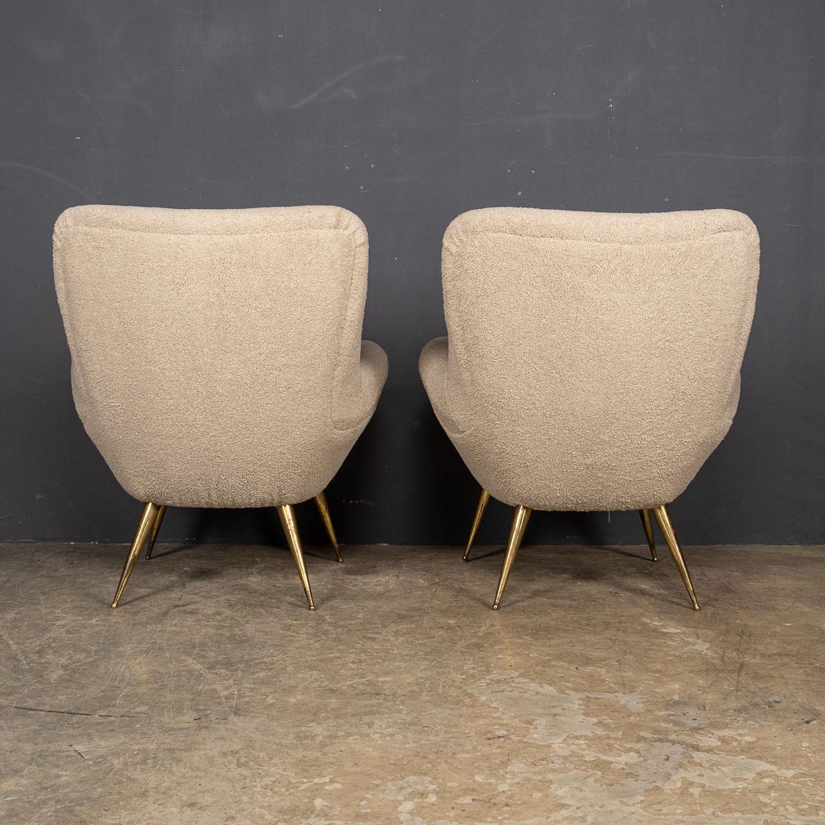 20th Century Pair Of Italian Armchairs In Cream Boucle, c.1950 For Sale 1