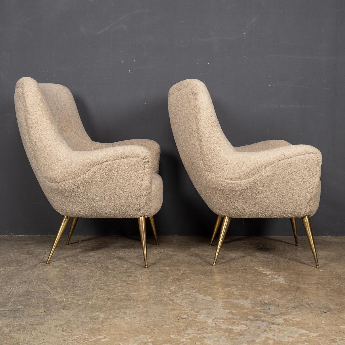 20th Century Pair Of Italian Armchairs In Cream Boucle, c.1950 For Sale 2
