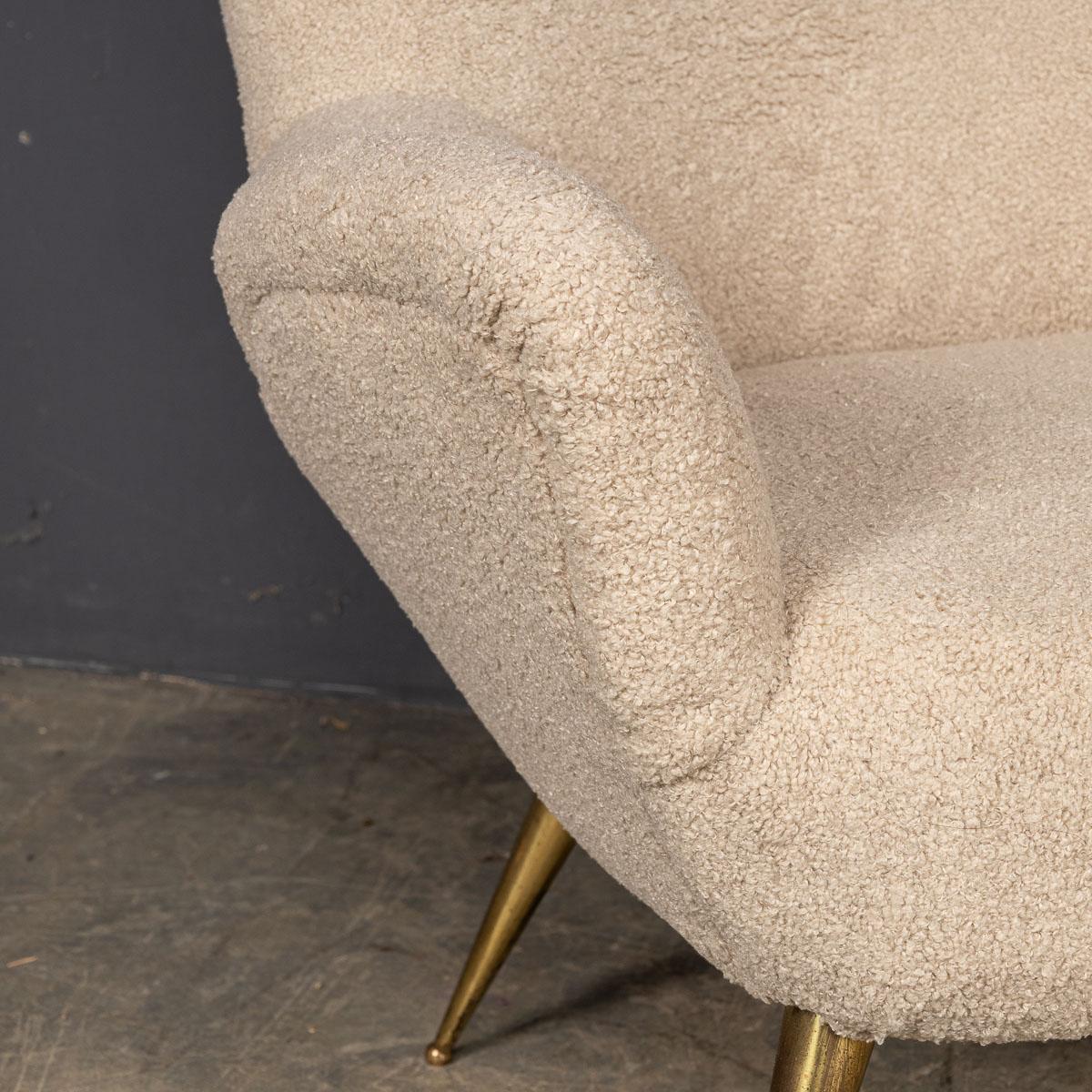 20th Century Pair Of Italian Armchairs In Cream Boucle, c.1950 For Sale 4