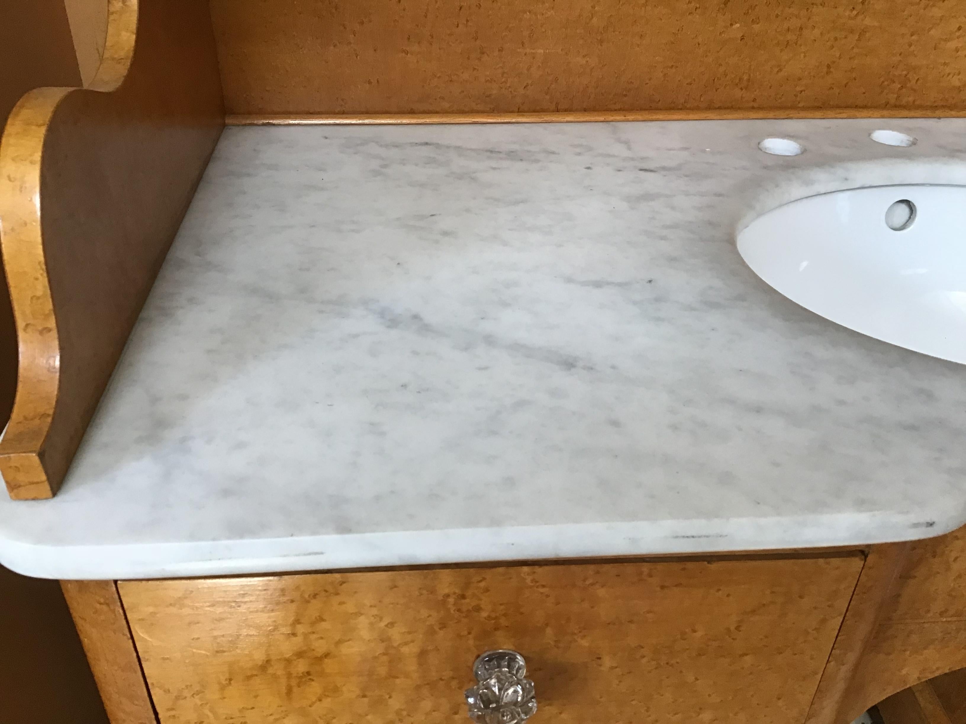 20th Century Pair of Italian Brier-Root Veneer with Carrara Marble Wash Cabinets For Sale 2