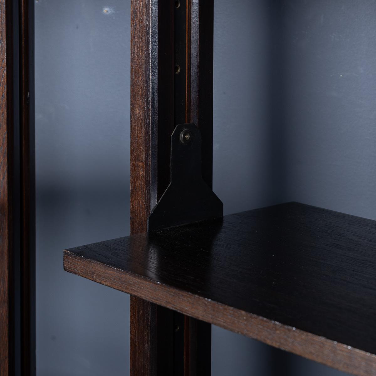 Coppia di librerie italiane in legno ebanizzato del XX secolo, C.C. 3
