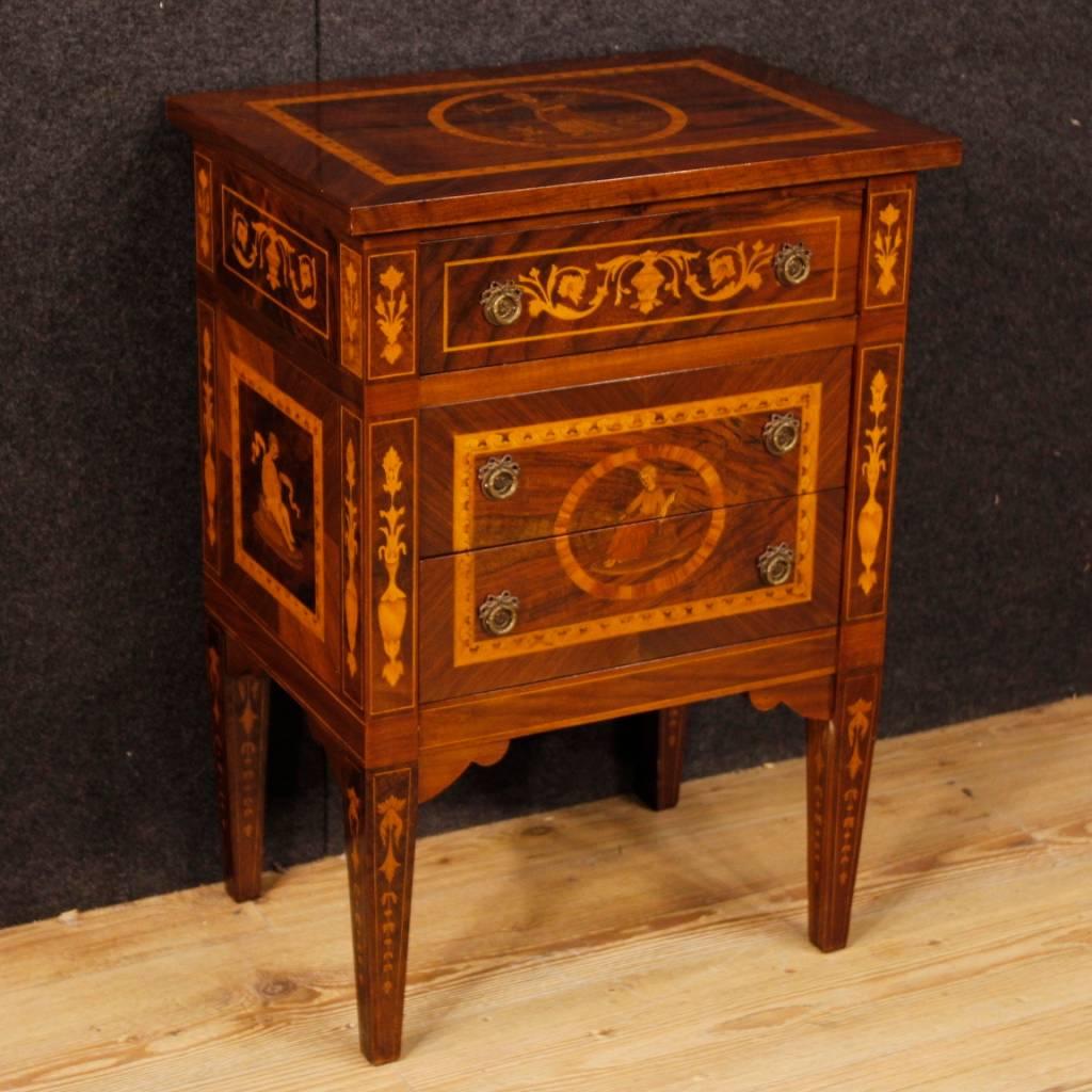 Pair of Italian Louis XVI style bedside tables. Furniture from 20th century inlaid in walnut, mahogany, maple and rosewood. Nightstands with three drawers of discreet service. They show some signs of wear, overall in good state of conservation.