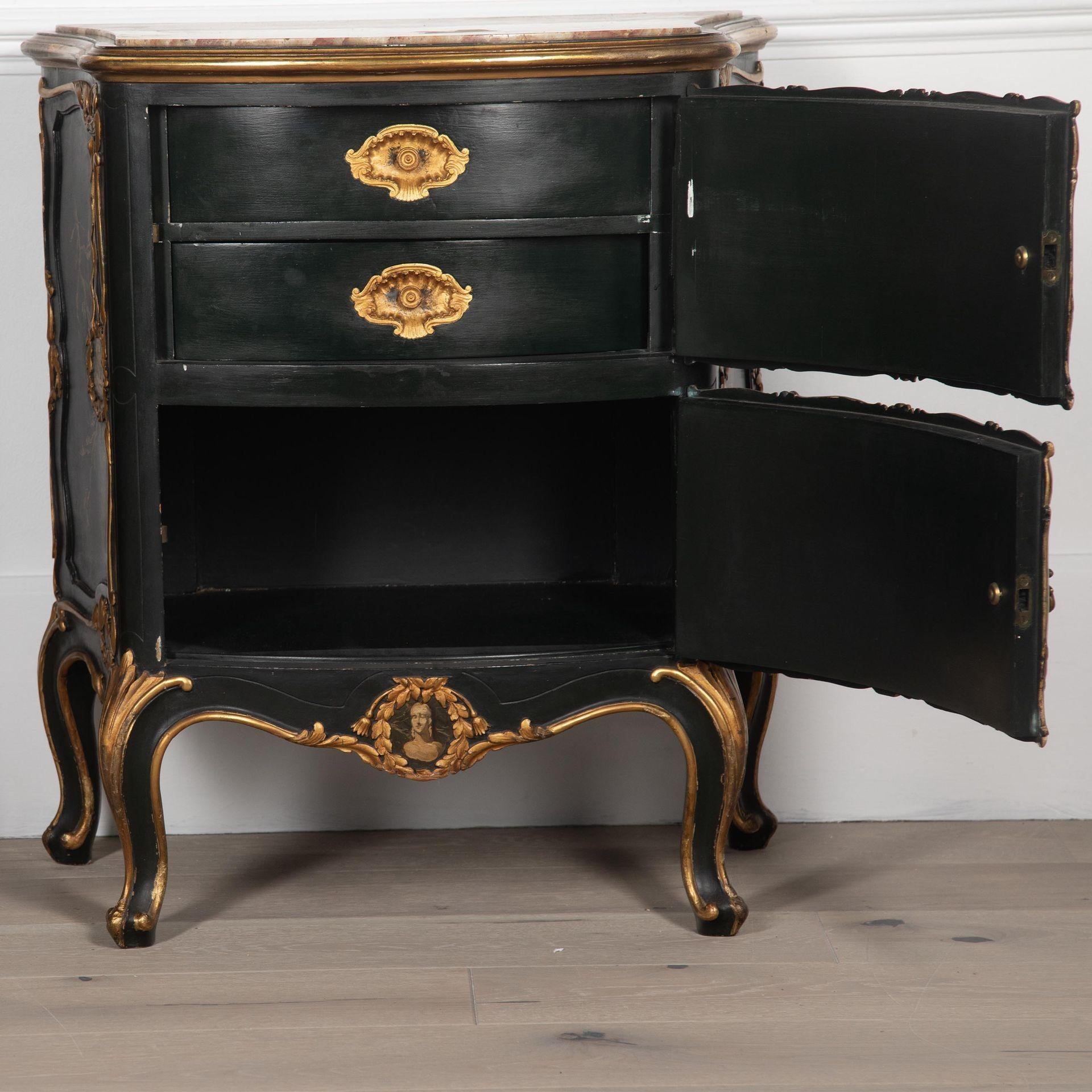 20th Century Pair of Italian Japanned Commodes For Sale 1
