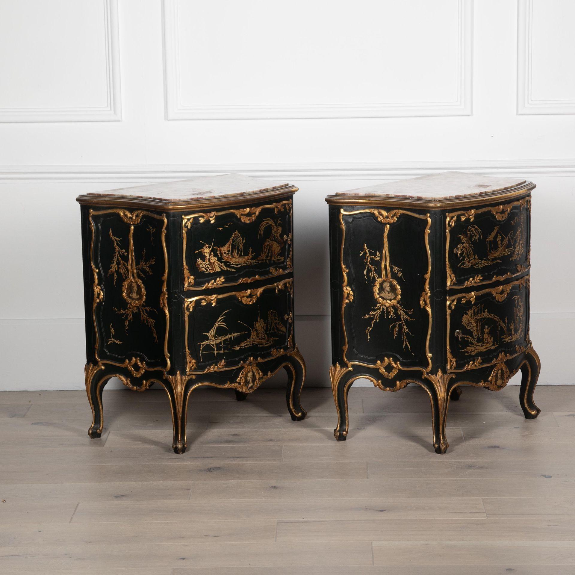 20th Century Pair of Italian Japanned Commodes For Sale 2