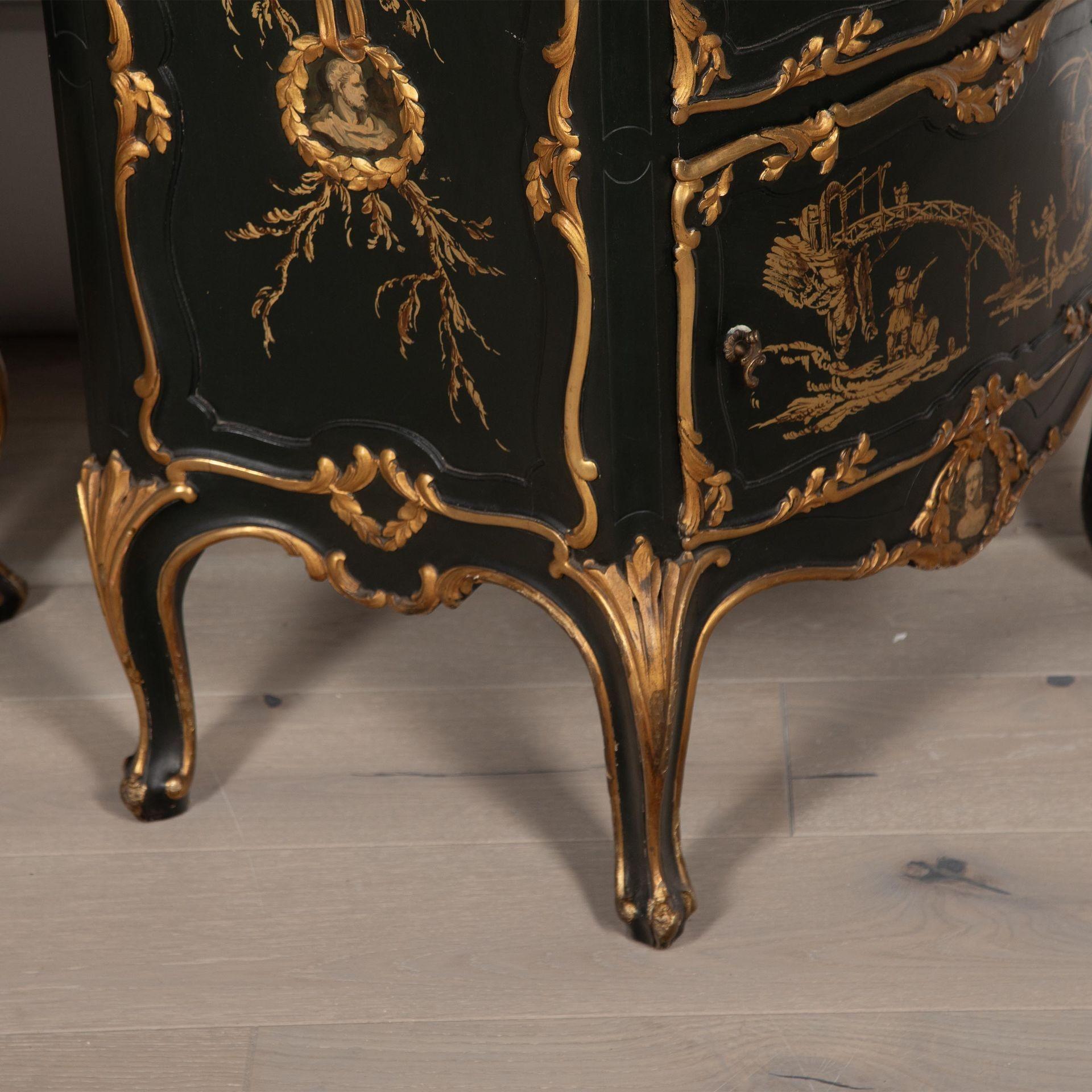 20th Century Pair of Italian Japanned Commodes For Sale 4