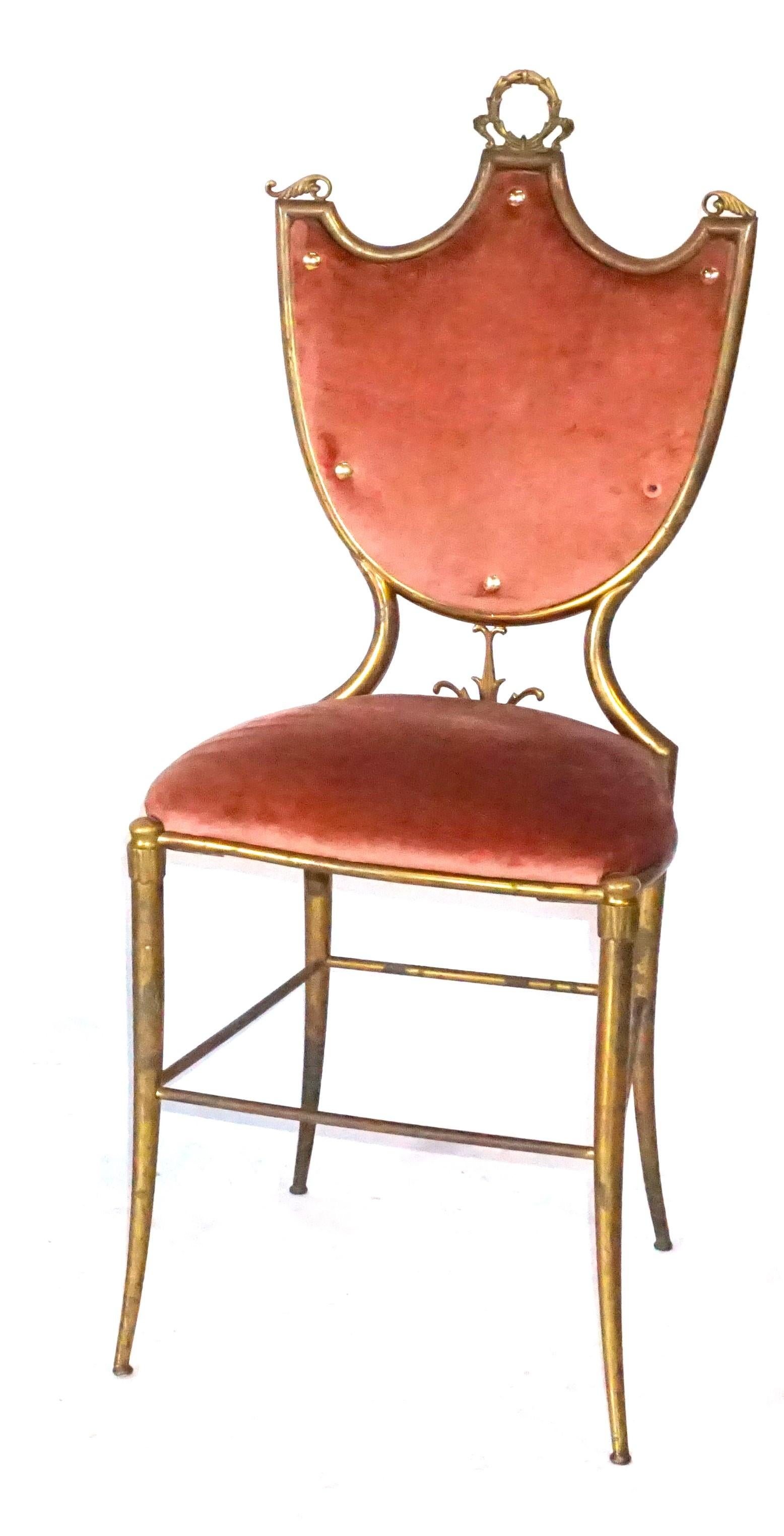A vintage pair of Italian neoclassical style dining chairs made of bronze with velvet upholstery, in good condition. The Art Deco side chairs are enhanced by detailed backrest design, standing on four curved legs. Wear consistent with age and use,