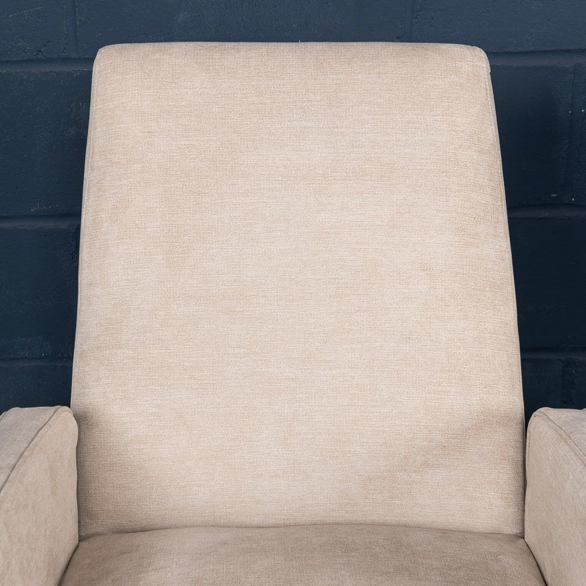 20th Century Pair Of Italian Off-White Armchairs By Nino Zoncada c.1950 For Sale 2