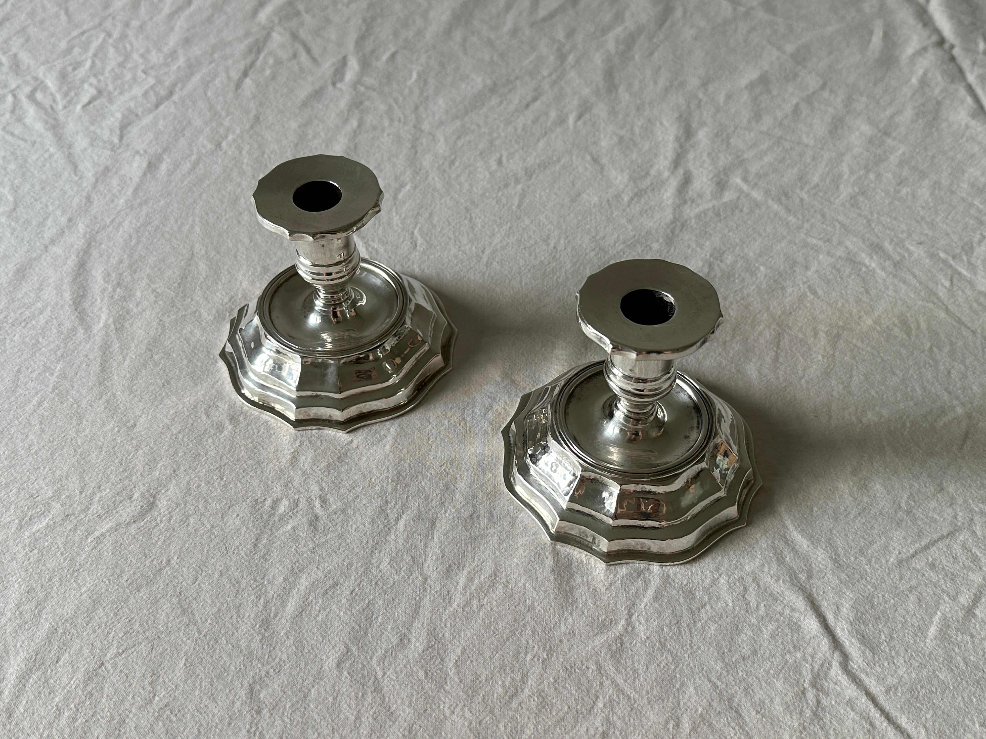 Candeliere argento, silberne Kerzenständer, Mailand 1970. 182 Gramm Silber, geeignet für spitz zulaufende Kerzen mit 1/2