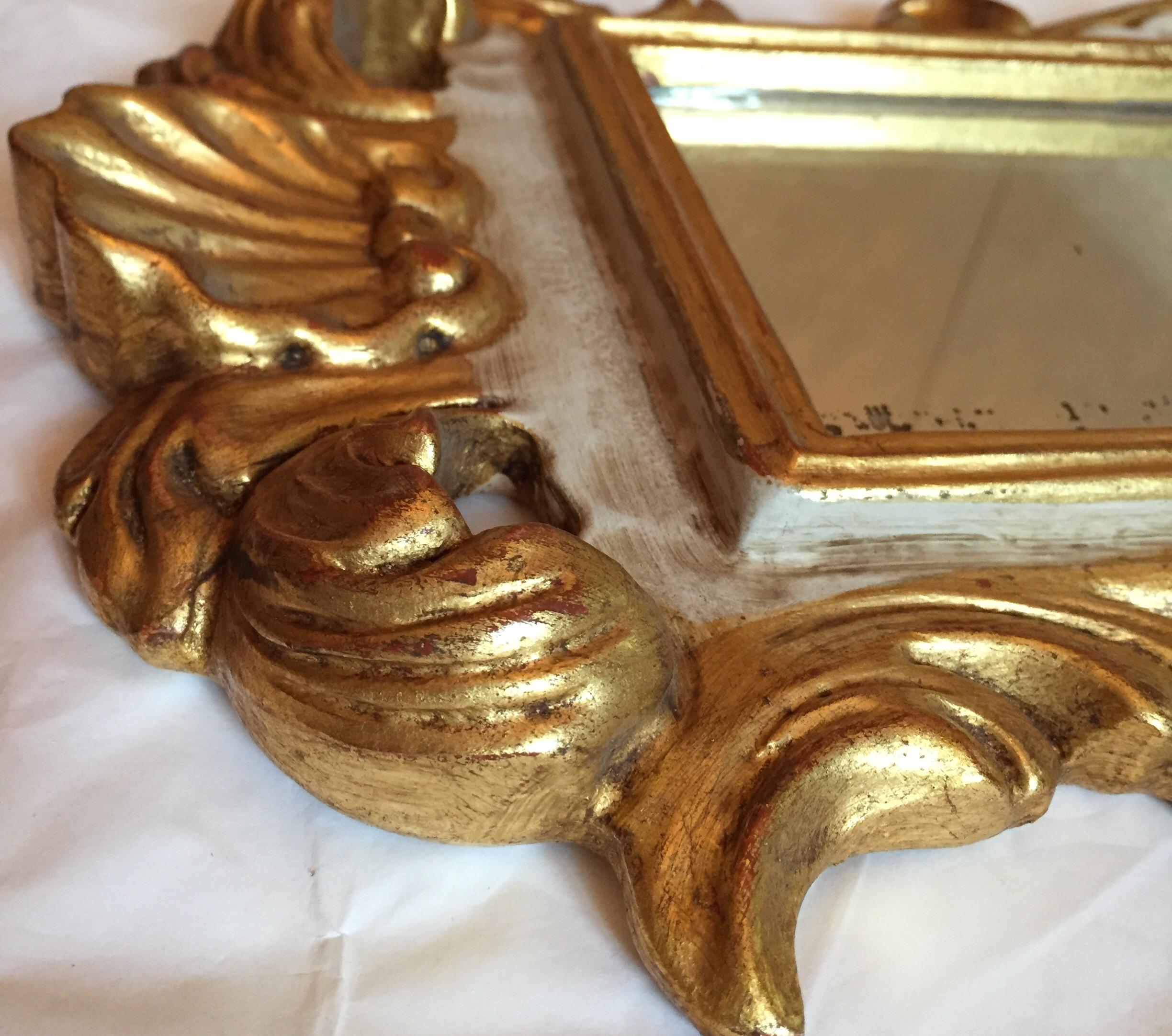 20th Century Pair of Italian Small Mirrors Gold-leaf and White Scrolling Carving In Good Condition In Milan, IT