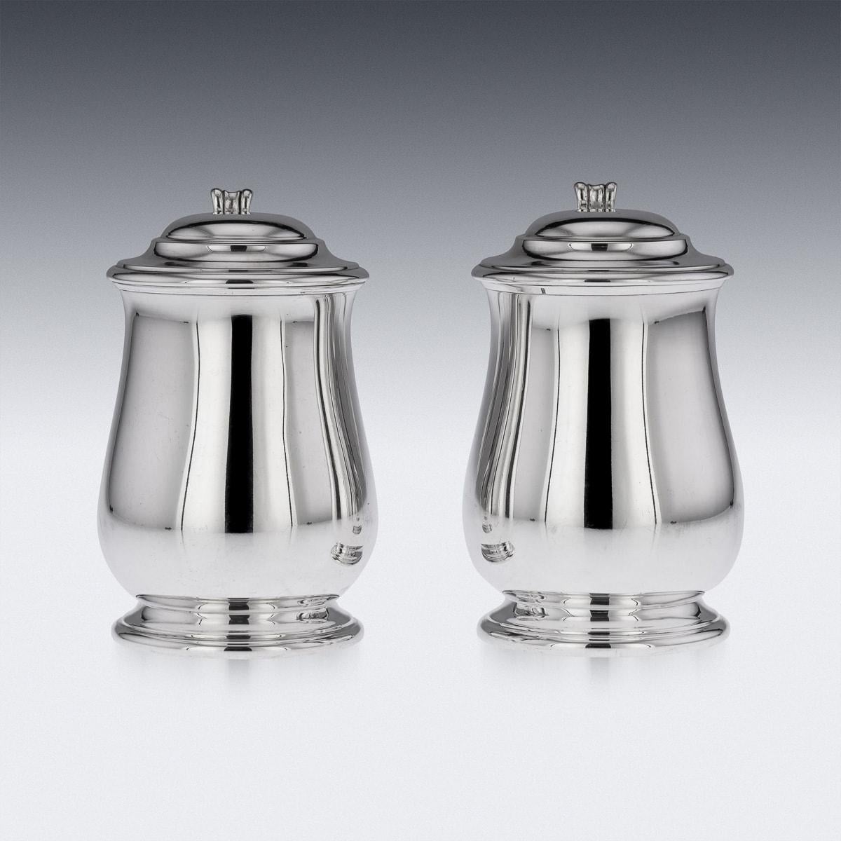 20th Century Pair Of Italian Solid Silver Lidded Tankards For Sale 2
