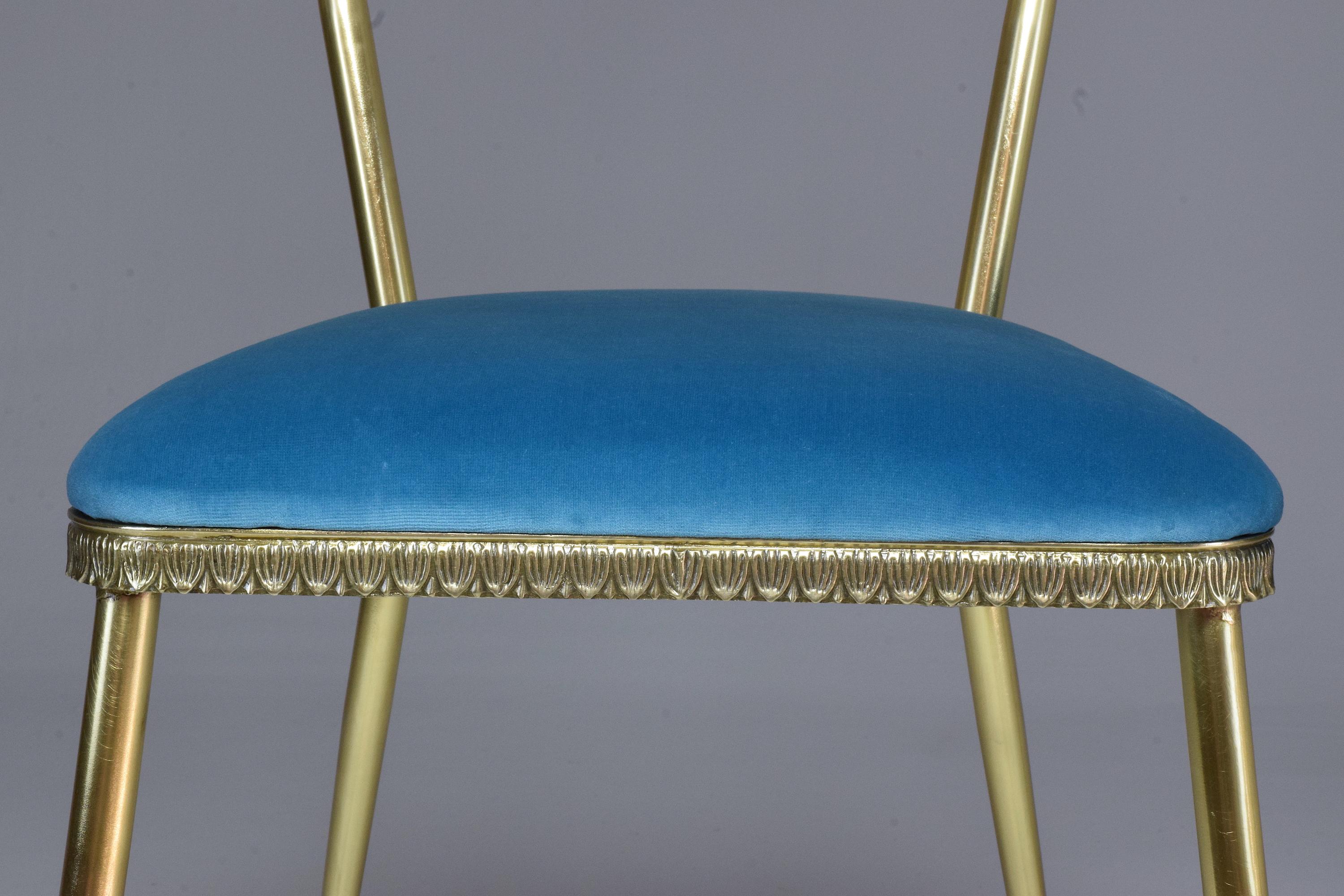 20e siècle Paire de chaises Swan italiennes en velours et laiton, années 1950 10