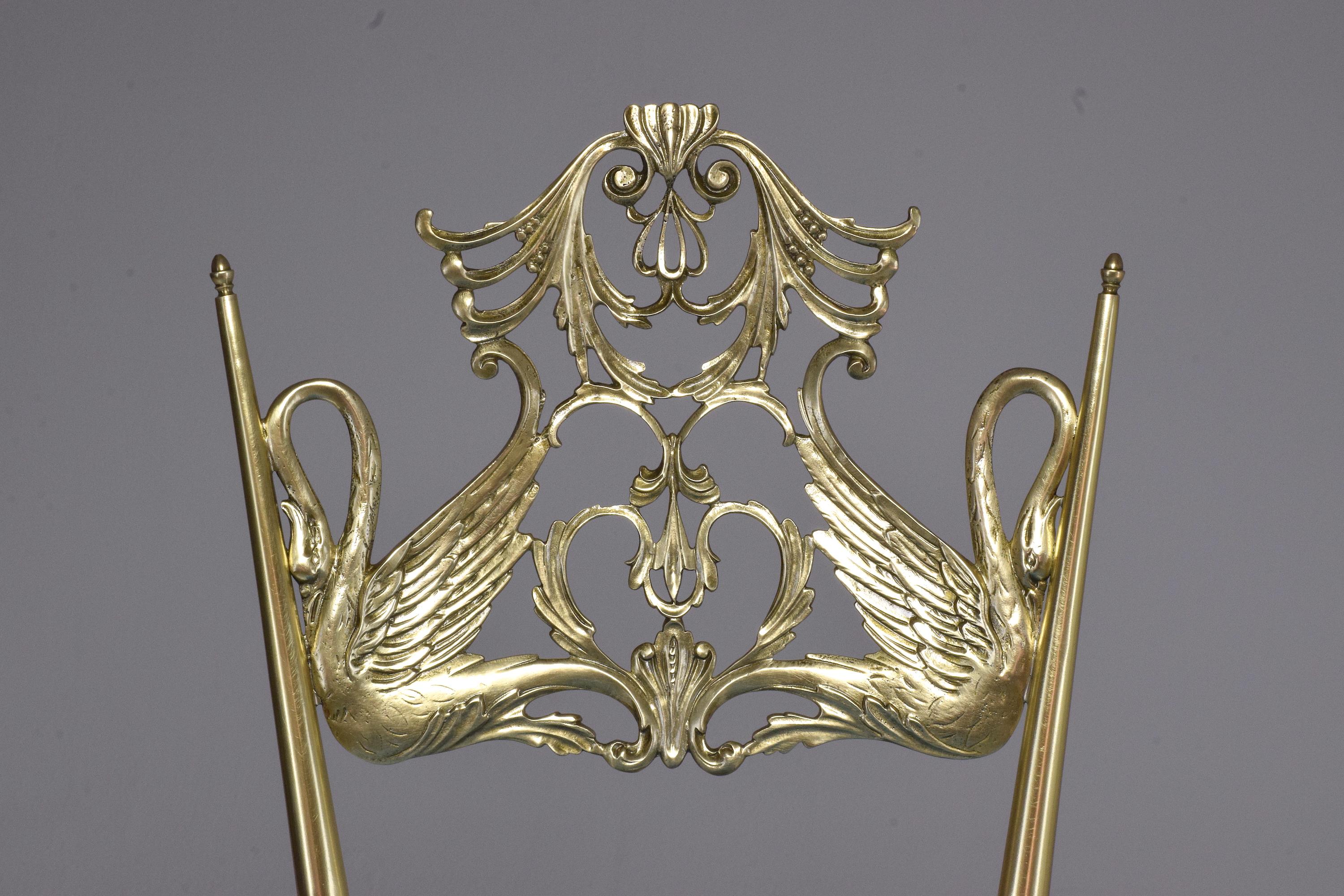 20e siècle Paire de chaises Swan italiennes en velours et laiton, années 1950 12