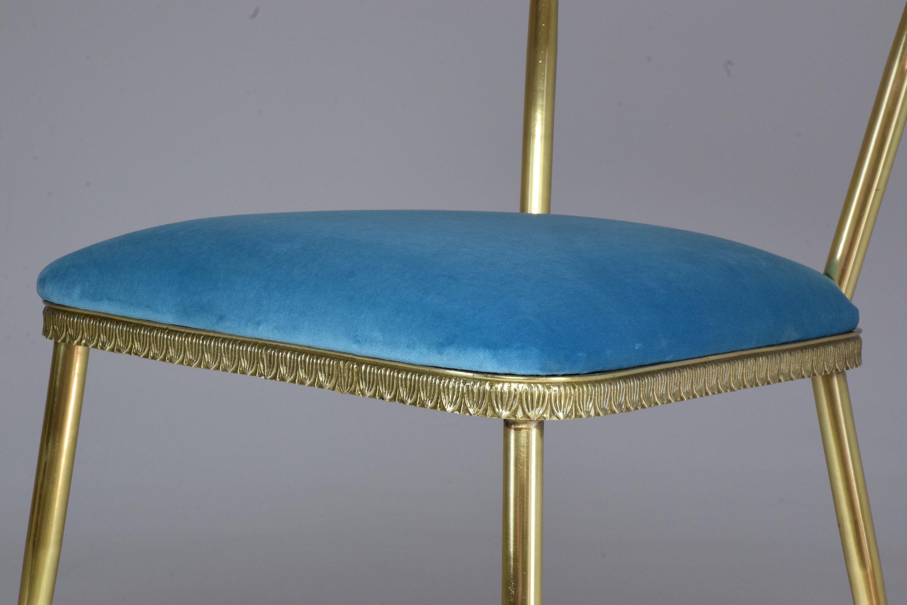20e siècle Paire de chaises Swan italiennes en velours et laiton, années 1950 8
