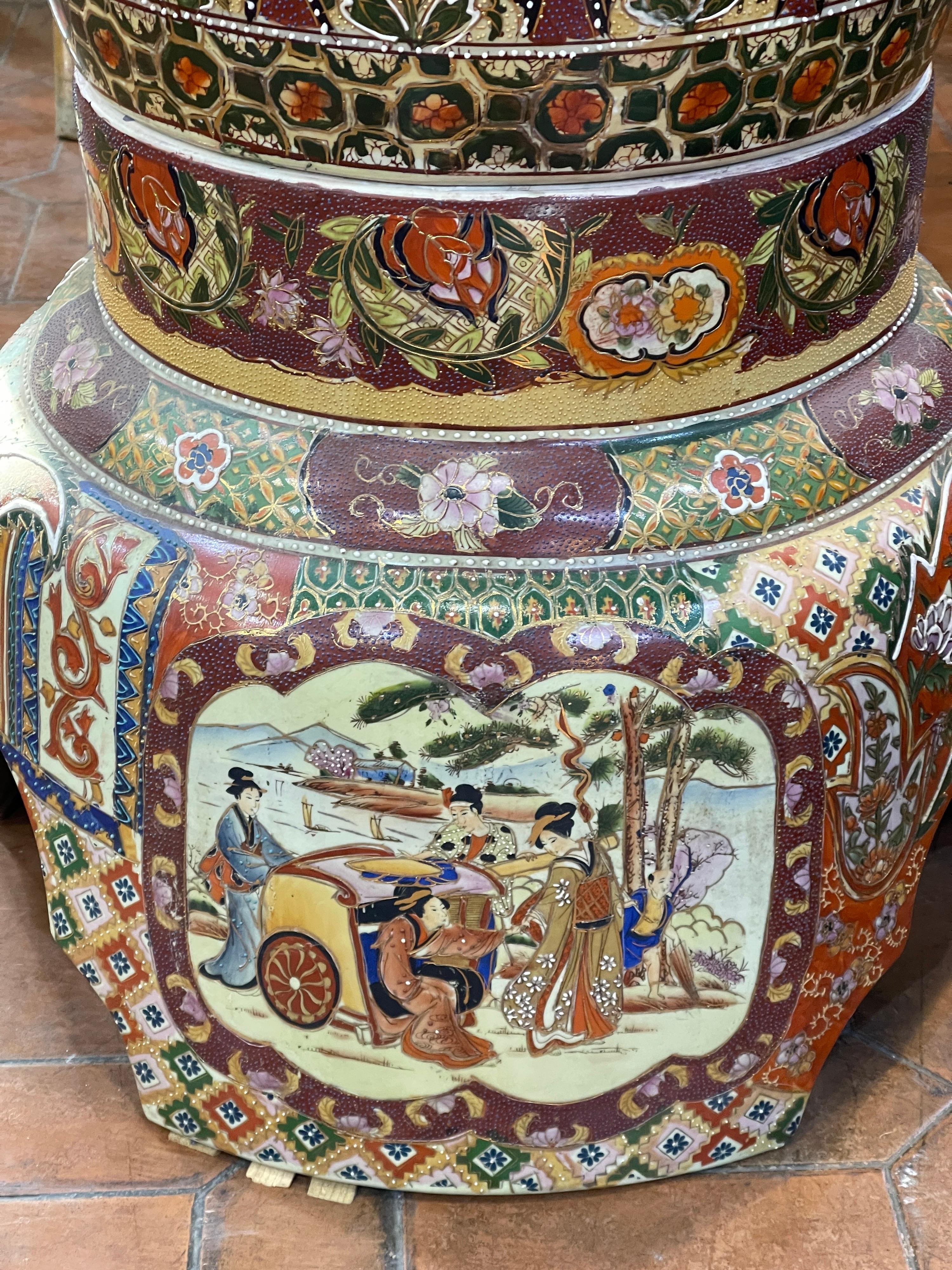 20th Century Pair of Japanese Vases Pots Satsuma Painted Gilt 3