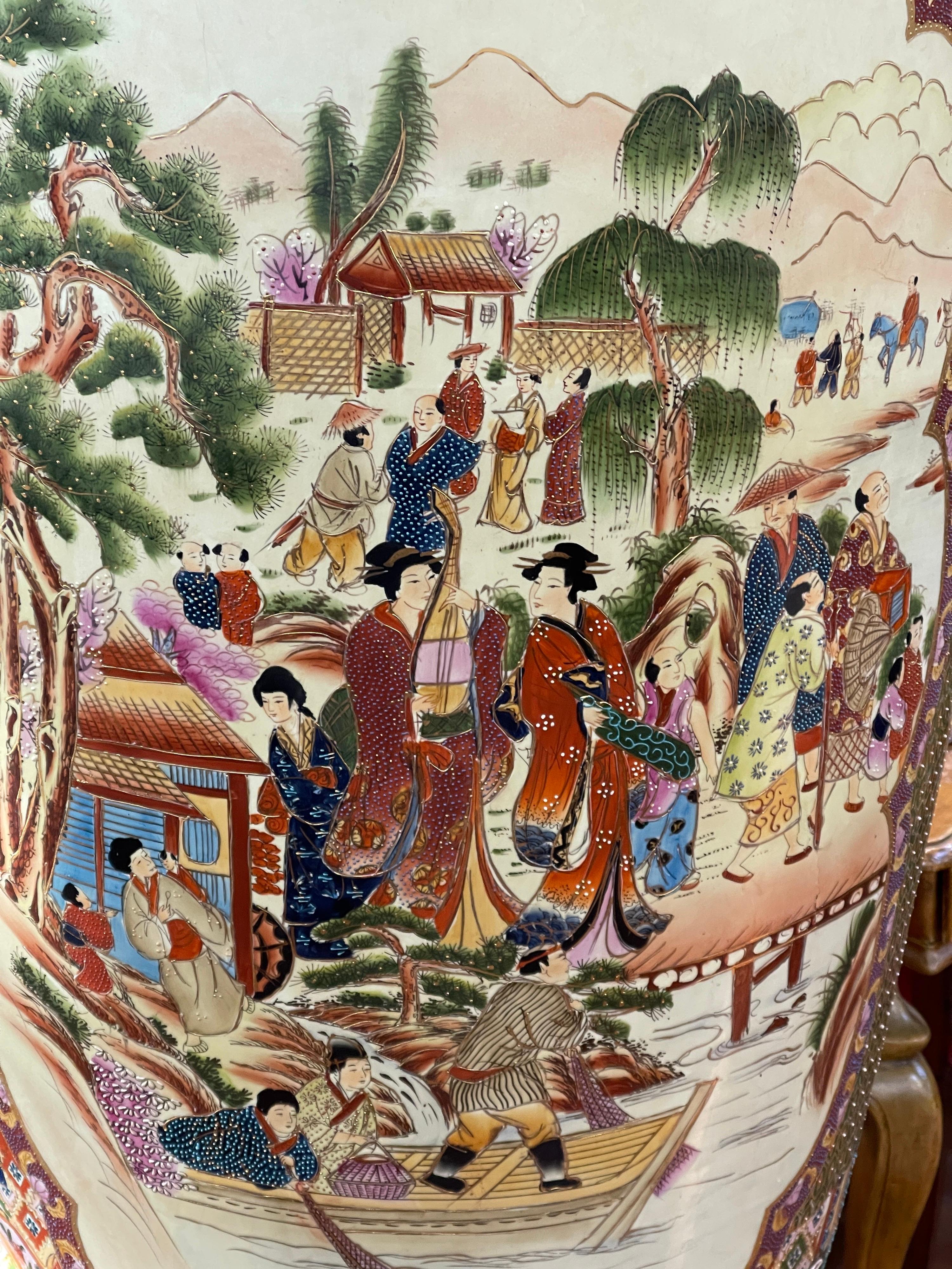20th Century Pair of Japanese Vases Pots Satsuma Painted Gilt 4