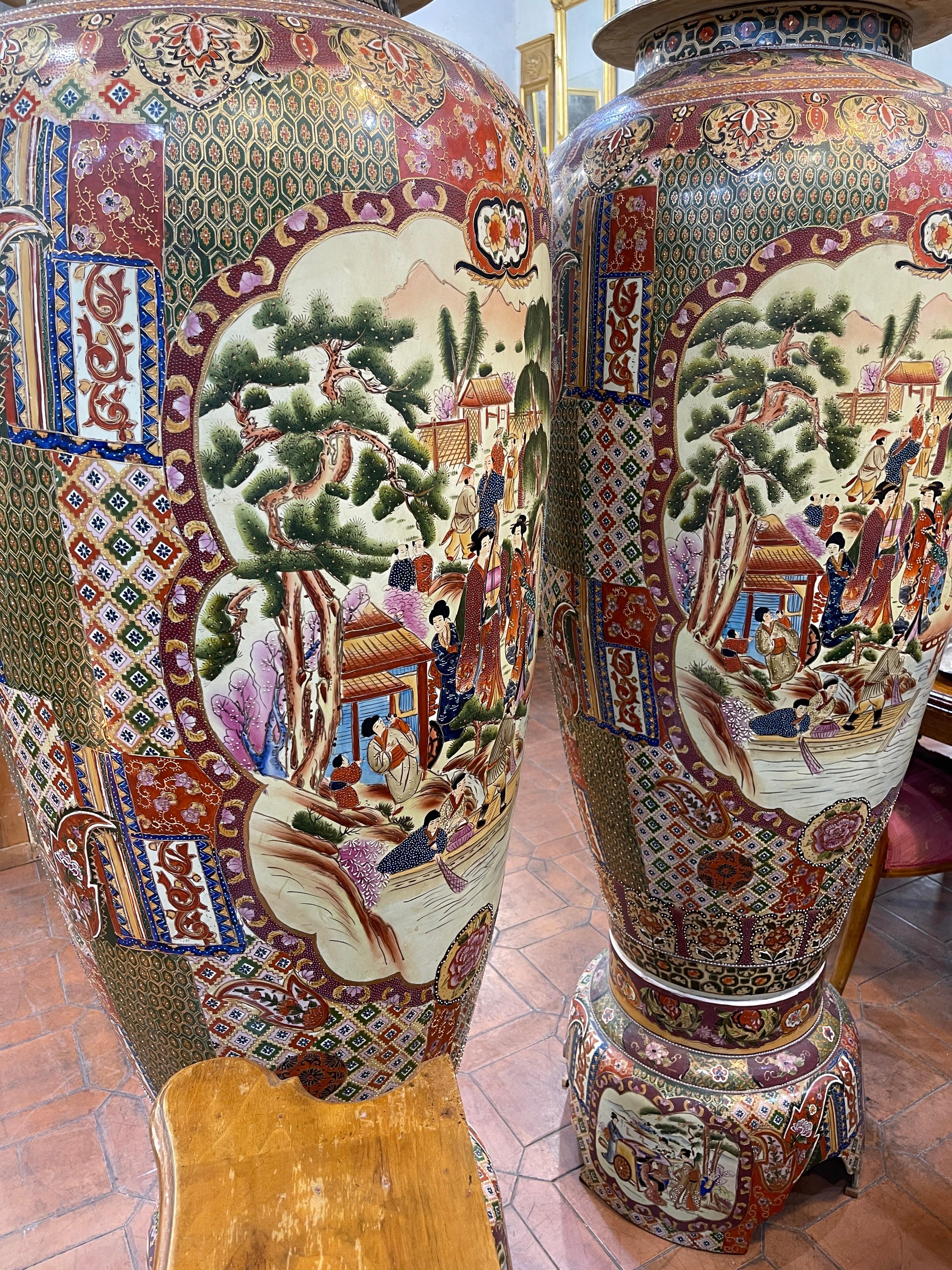 20th Century Pair of Japanese Vases Pots Satsuma Painted Gilt 8