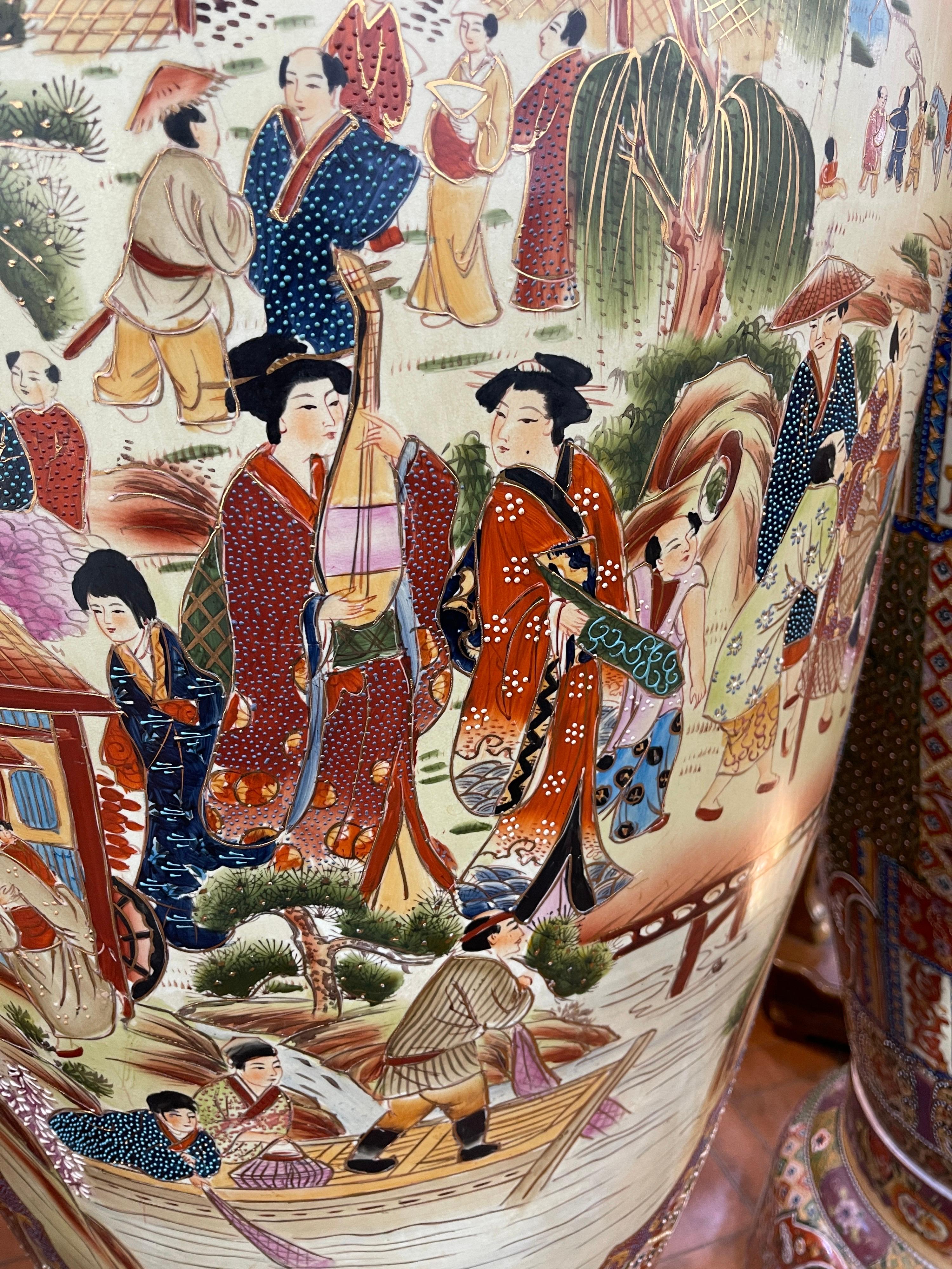 20th Century Pair of Japanese Vases Pots Satsuma Painted Gilt 10