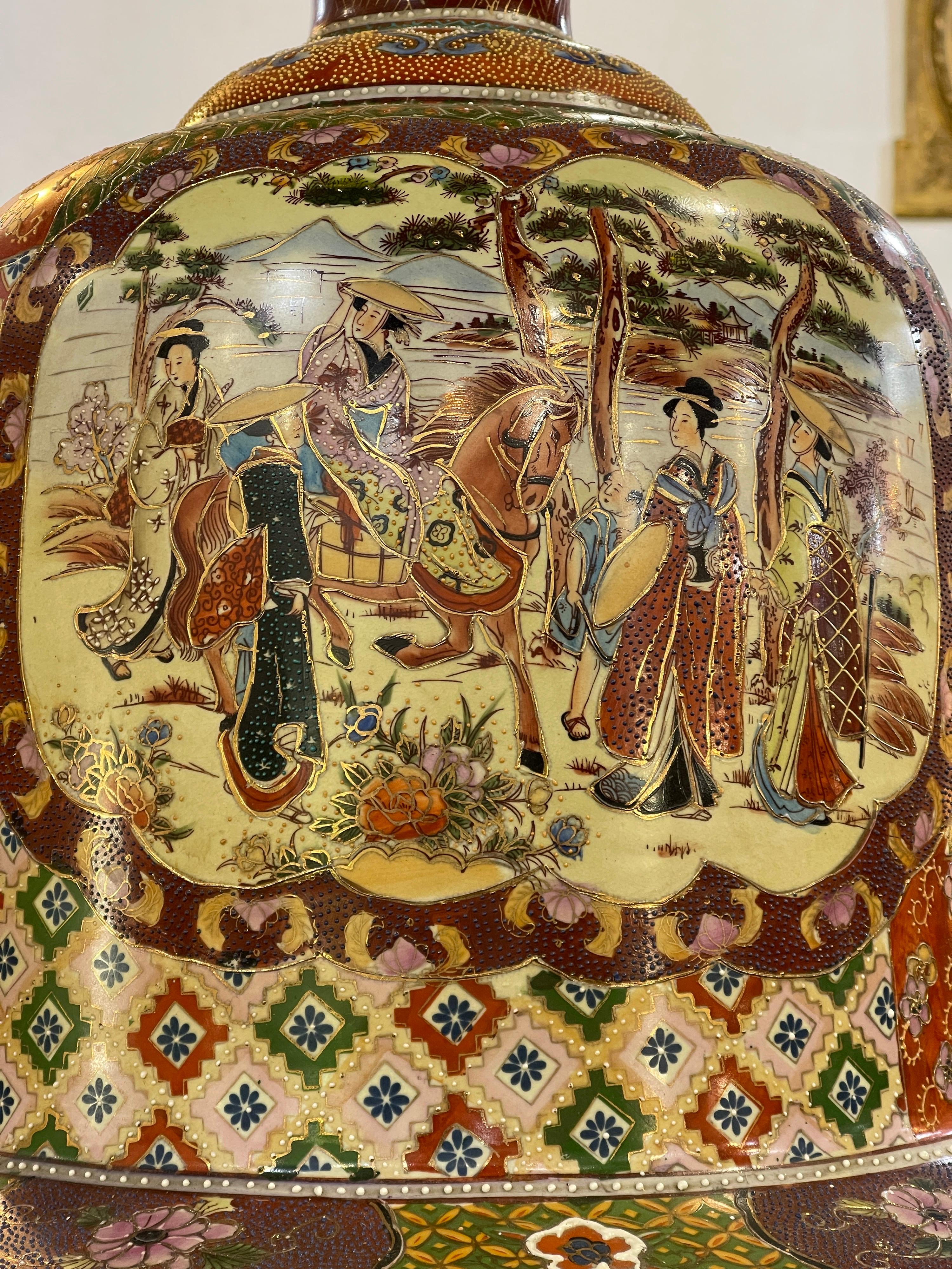 20th Century Pair of Japanese Vases Pots Satsuma Painted Gilt 2