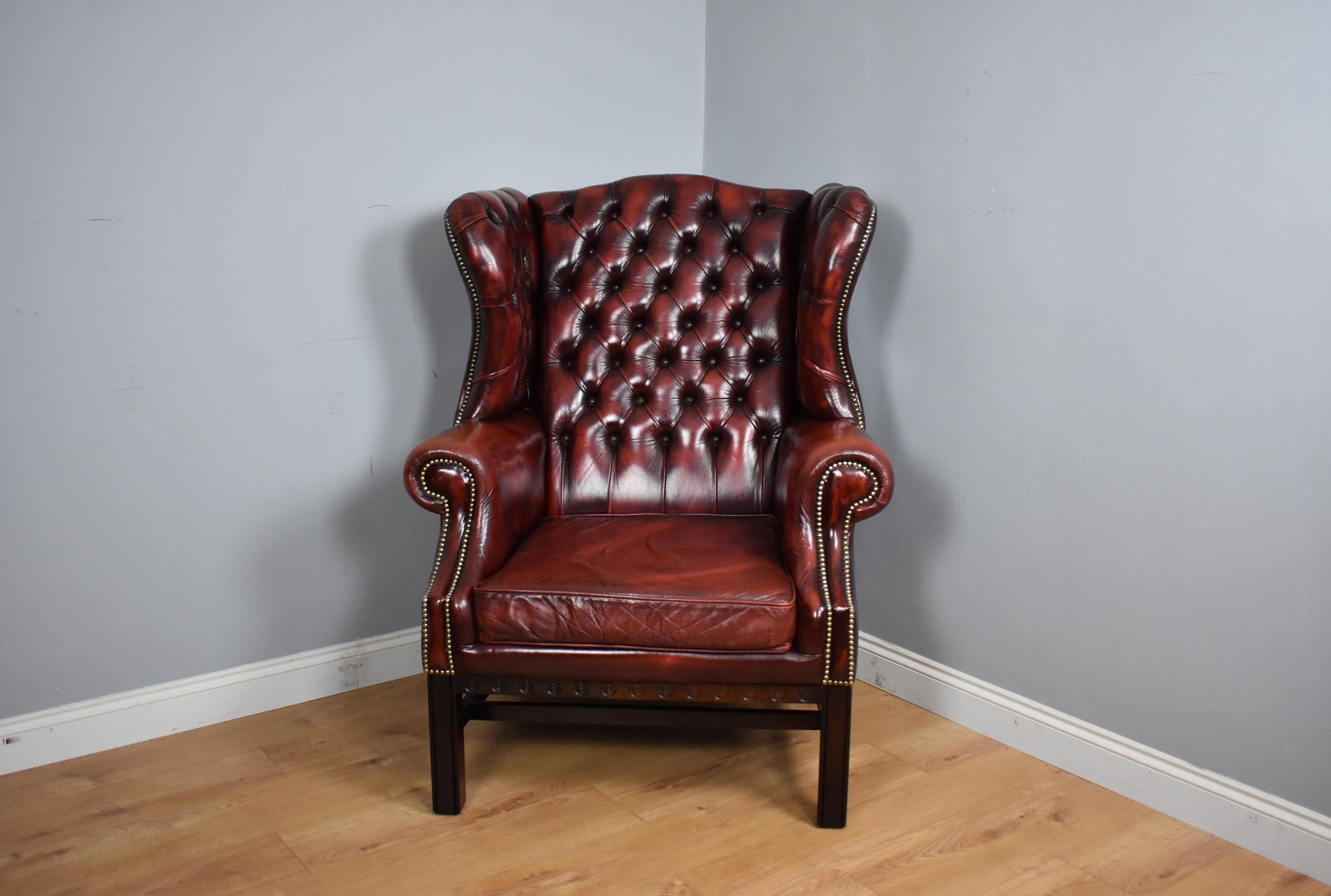 20th Century Pair of Large English Red Leather Wingback Armchairs 4