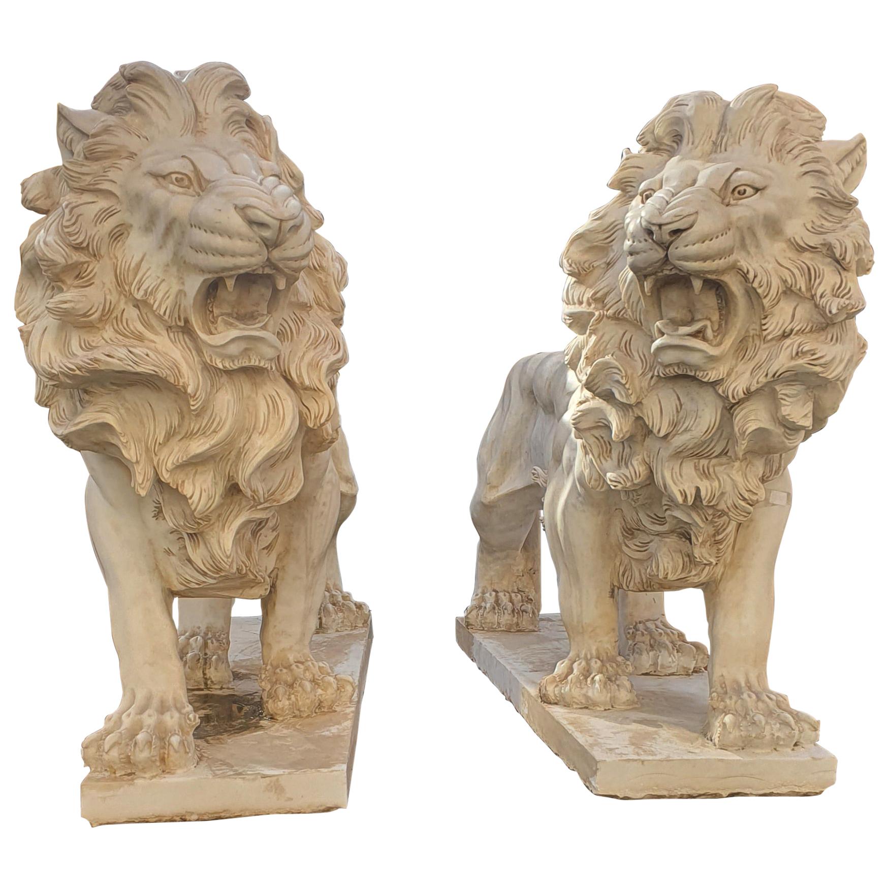 20th Century Pair of Lions Sculptures Statuary Marble Finely Carved