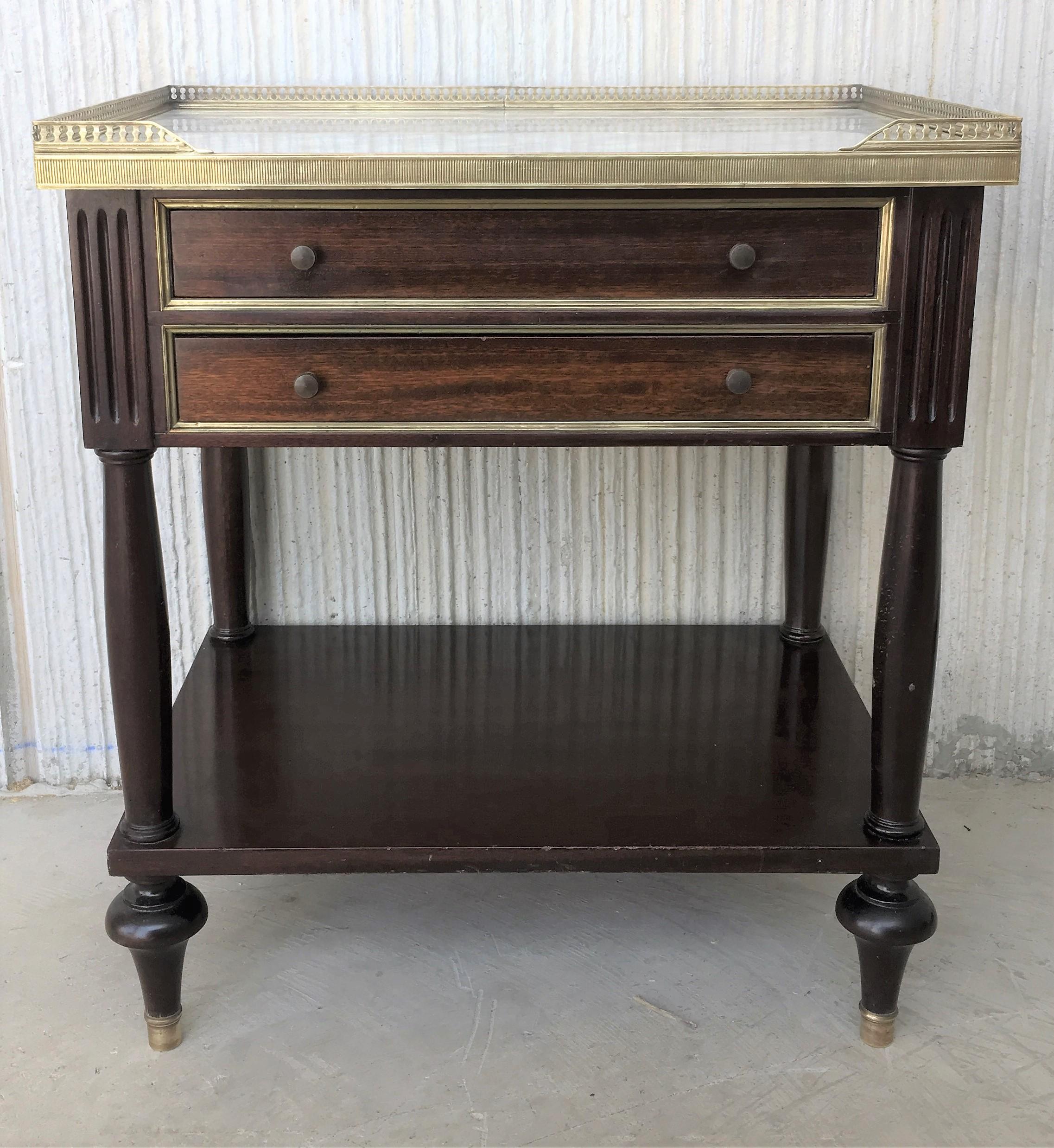 20th Century Pair of Louis XVI Style Marble-Top, Bronze and Walnut Nightstands In Excellent Condition In Miami, FL