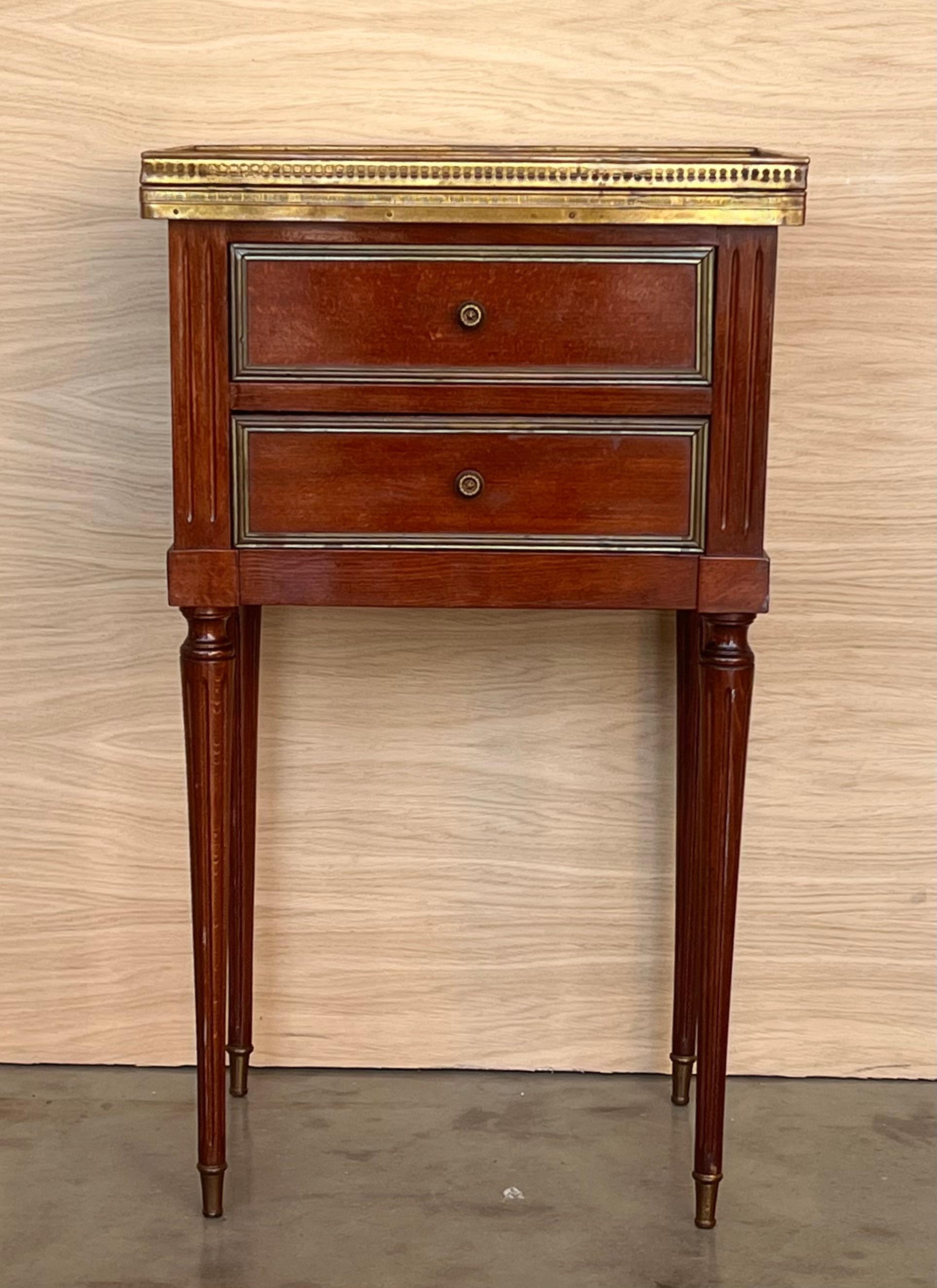 20th Century Pair of Louis XVI Style Marble-Top, Bronze and Walnut Nightstands In Good Condition For Sale In Miami, FL