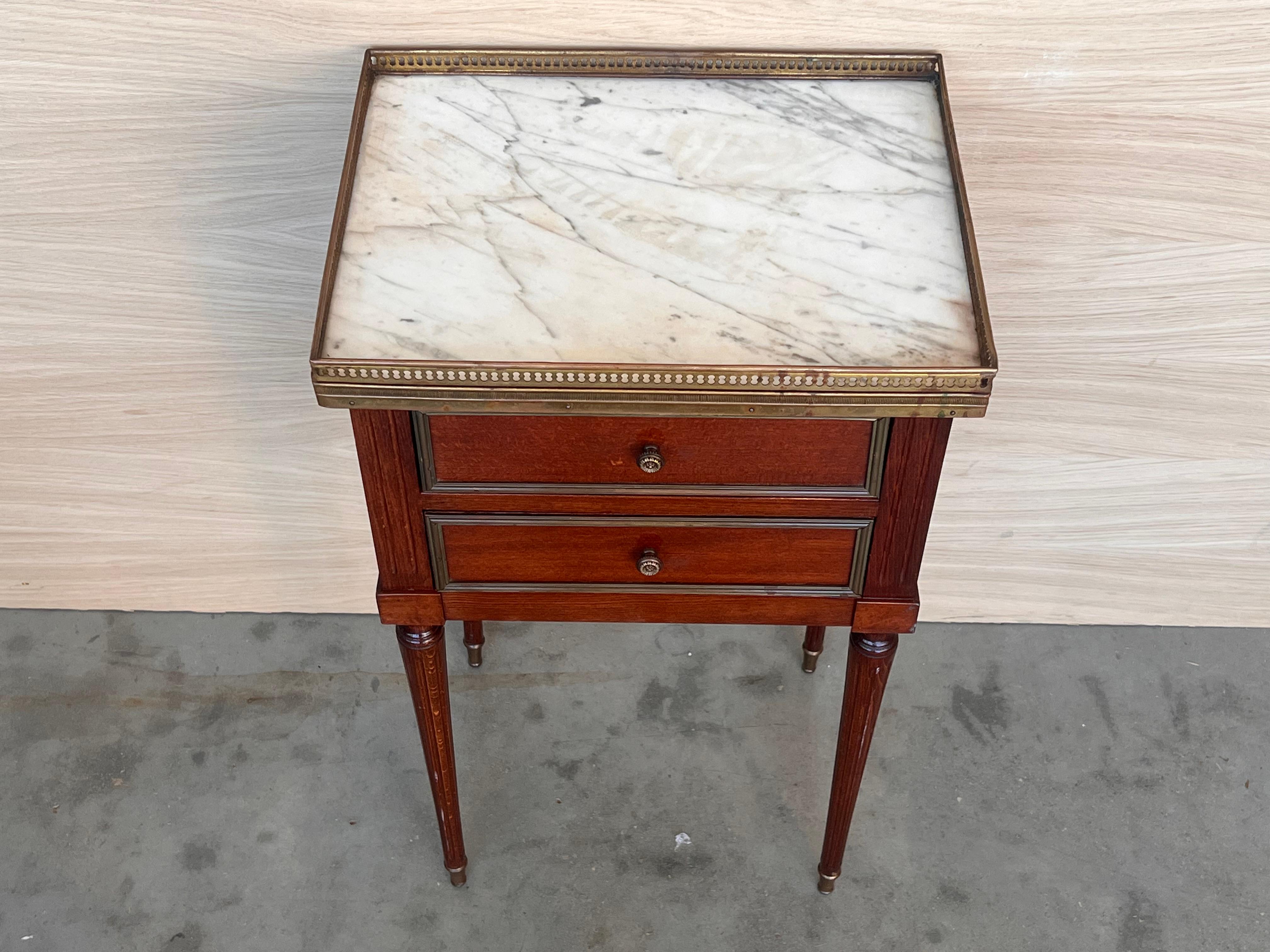 20th Century Pair of Louis XVI Style Marble-Top, Bronze and Walnut Nightstands For Sale 1