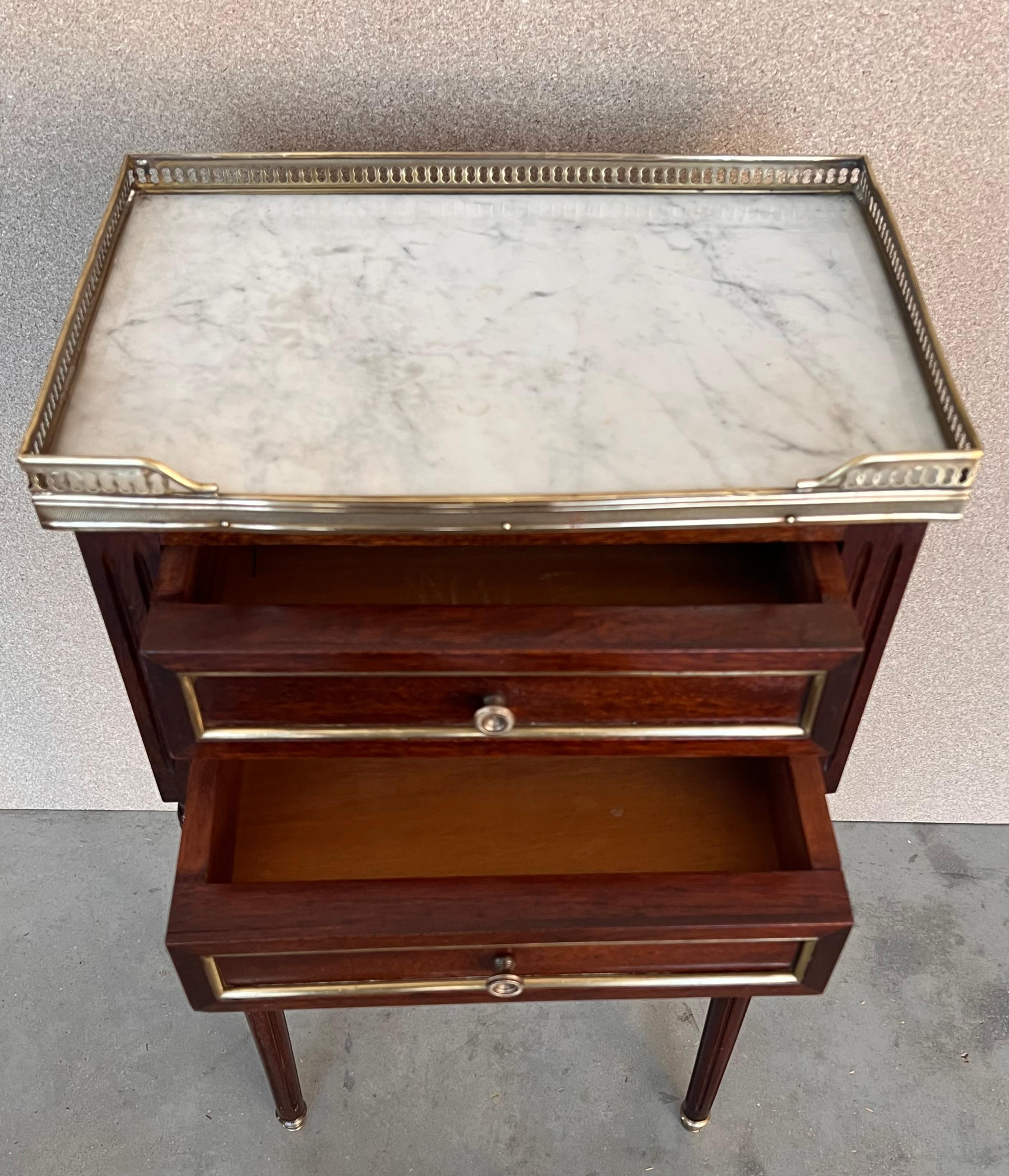 20th Century Pair of Louis XVI Style Marble-Top, Bronze and Walnut Nightstands For Sale 1