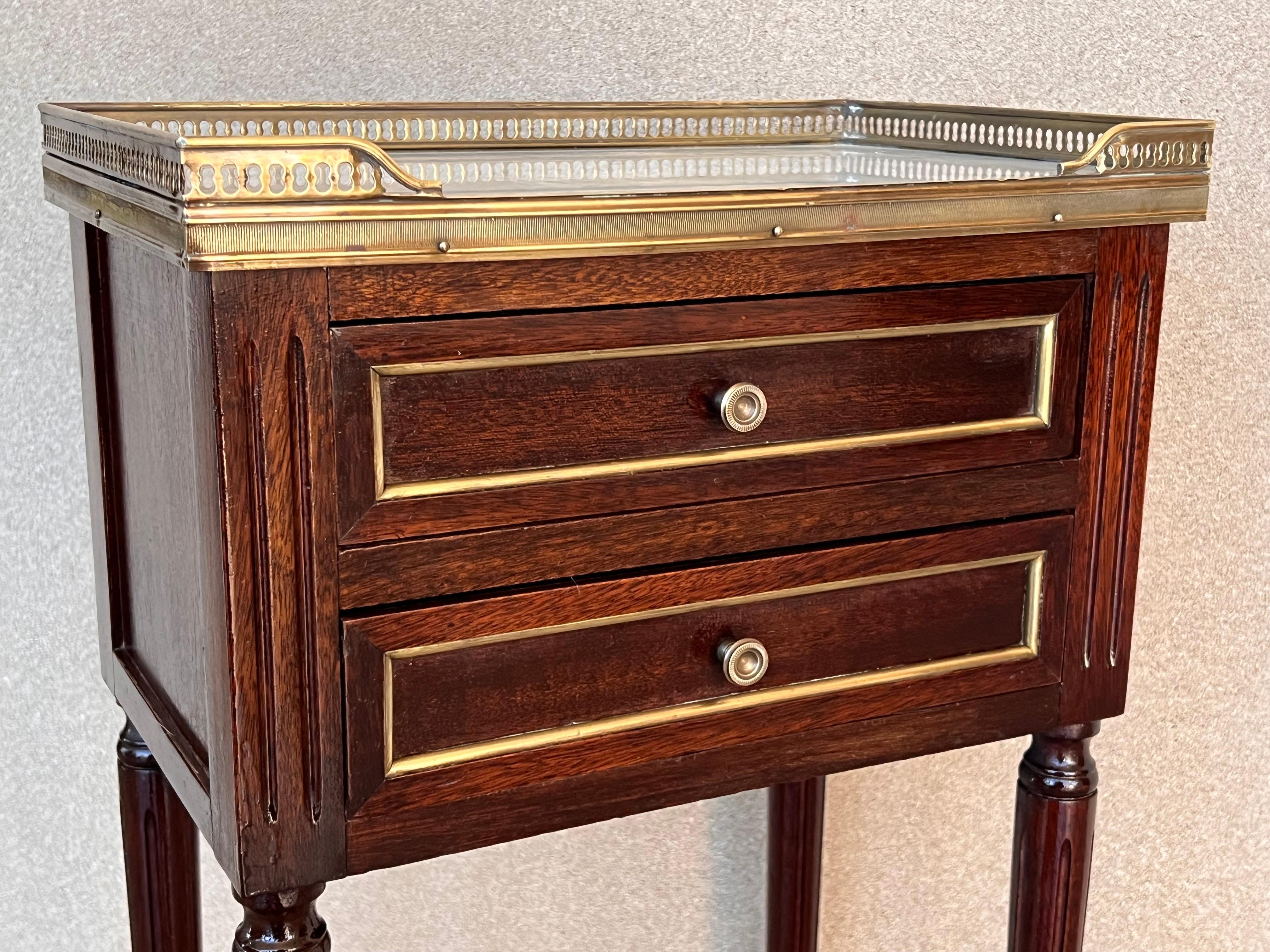 20th Century Pair of Louis XVI Style Marble-Top, Bronze and Walnut Nightstands For Sale 2