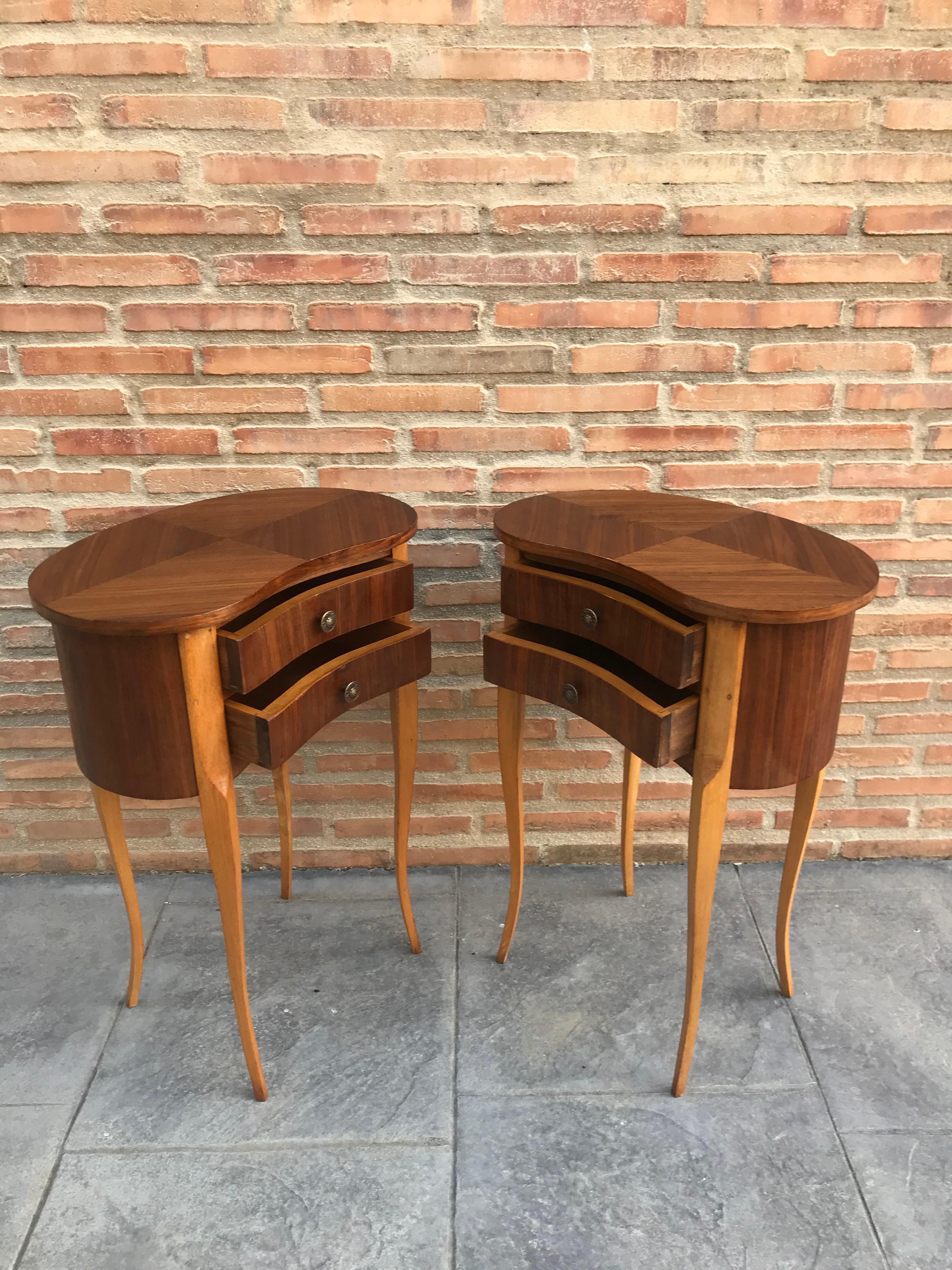 Walnut 20th Century Pair of Mahogany Nightstands with Kidney Shape and Two Drawers