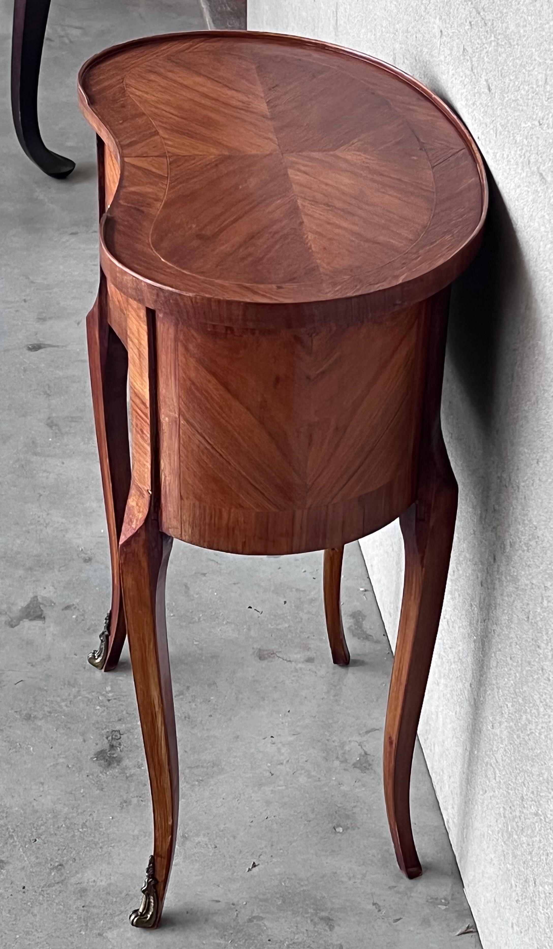 Walnut 20th Century Pair of Mahogany Nightstands with Kidney Shape and Two Drawers