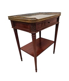 20. Jahrhundert Paar Sofatische oder Nachttische mit Marmorplatte