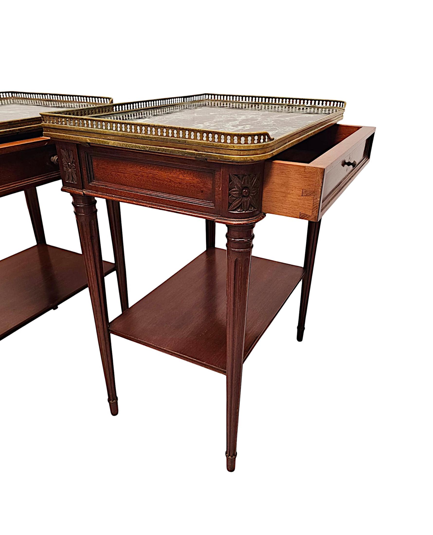 Paire de tables de canapé ou de chevet en marbre du 20e siècle en vente 1