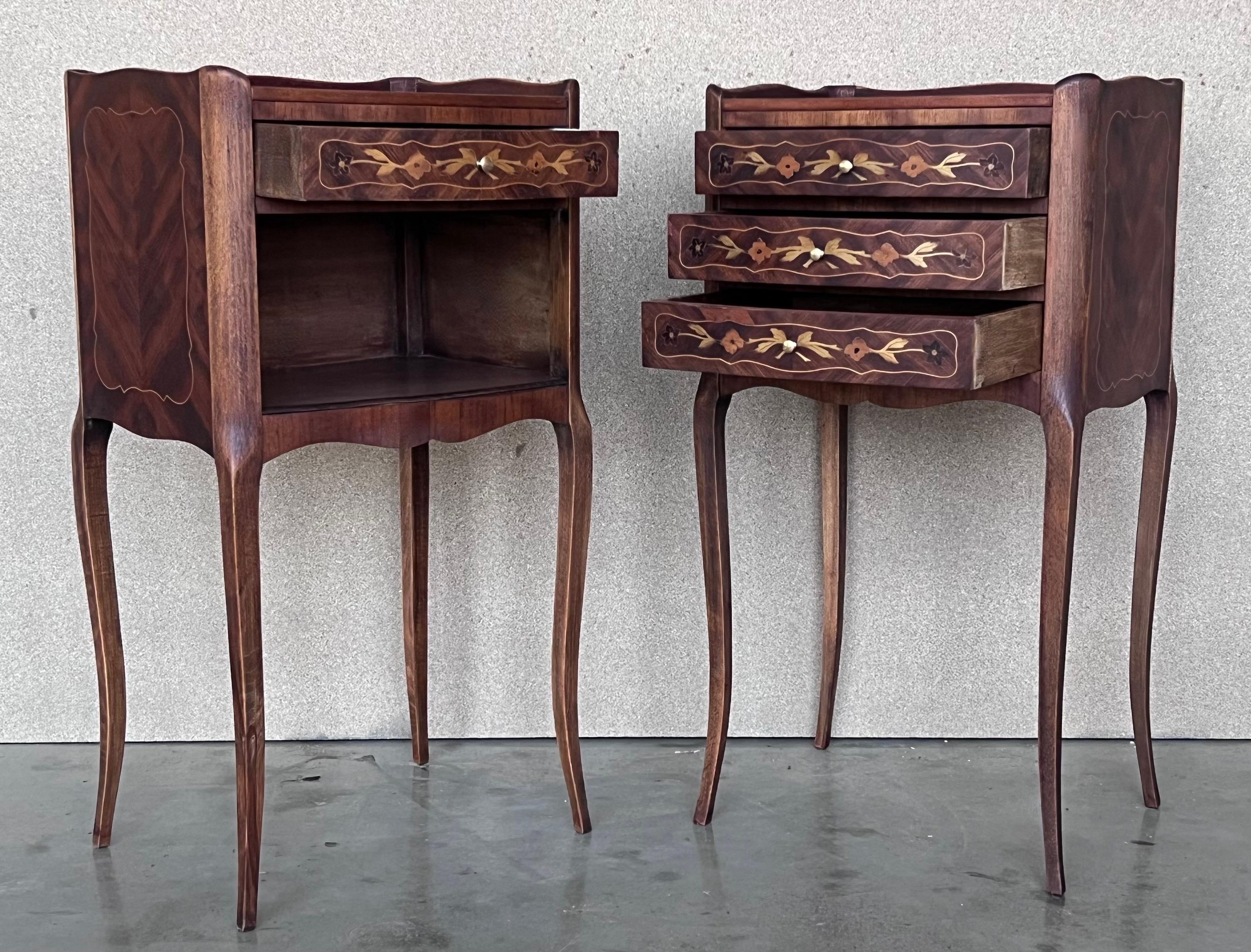 20th Century Pair of Marquetry Darkness Walnut Nightstands Tables with Drawers In Good Condition For Sale In Miami, FL