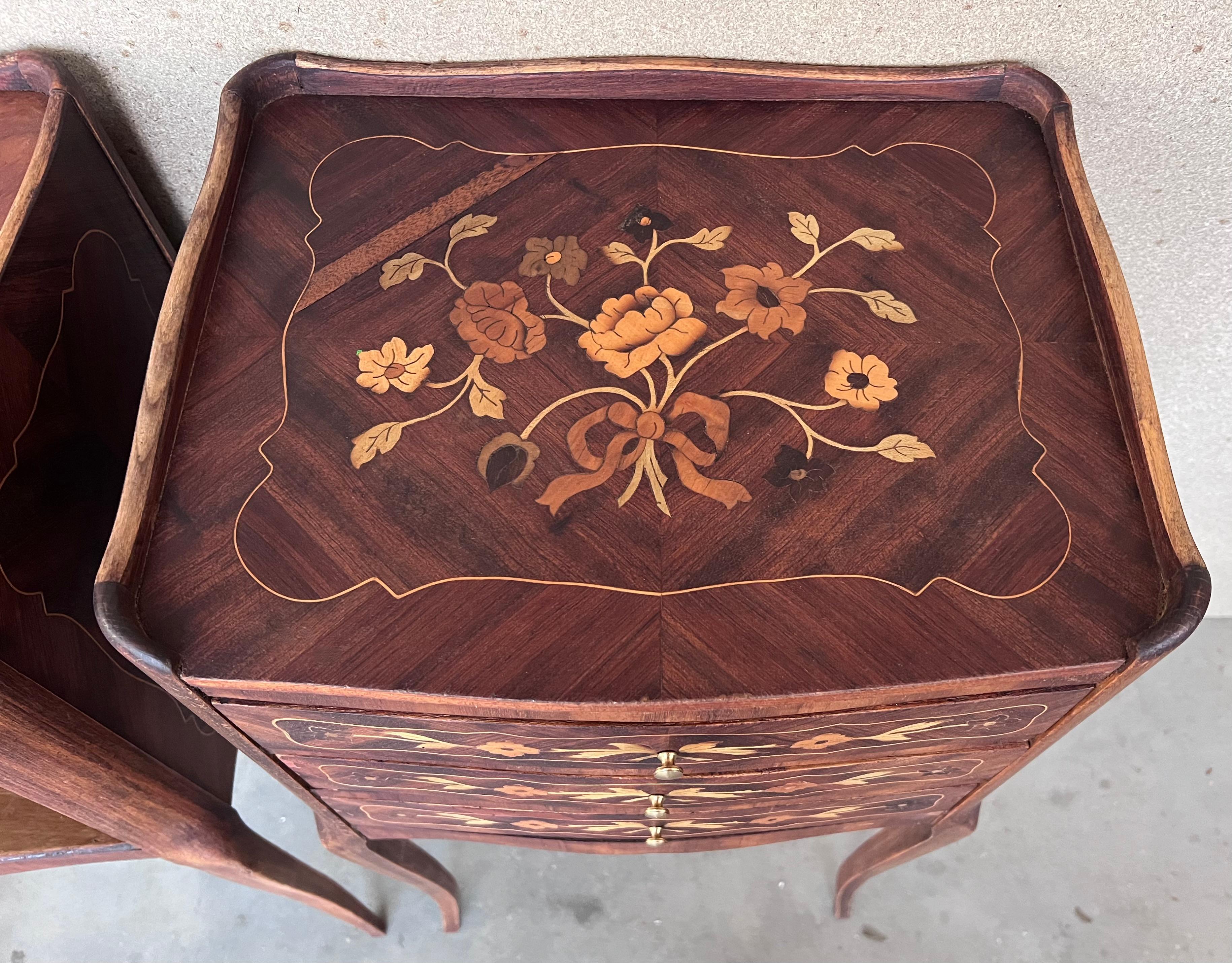 20th Century Pair of Marquetry Darkness Walnut Nightstands Tables with Drawers For Sale 2