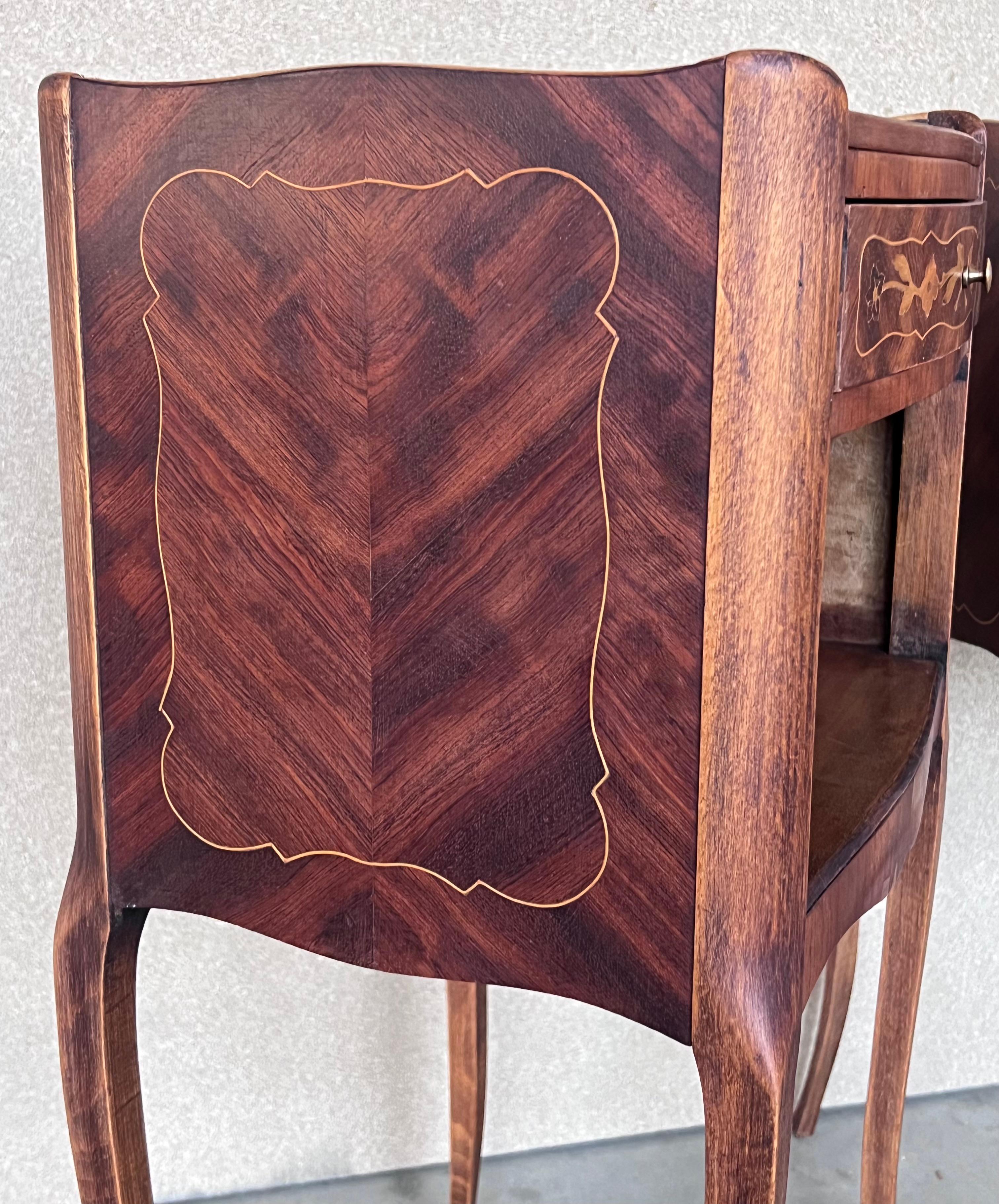 20th Century Pair of Marquetry Darkness Walnut Nightstands Tables with Drawers For Sale 3