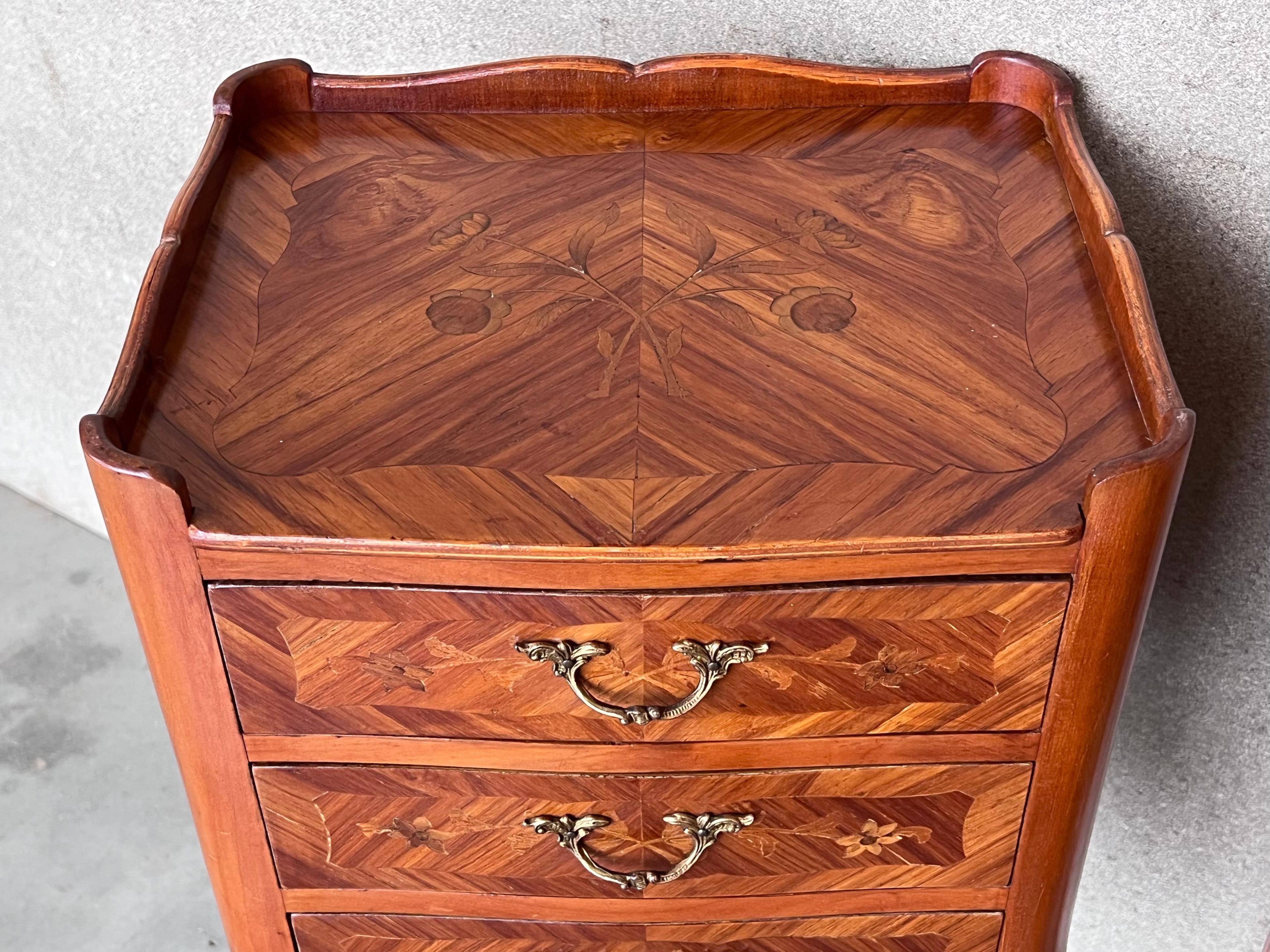 20th Century Pair of Marquetry Walnut Bedside, Nightstands Tables with Drawers For Sale 4