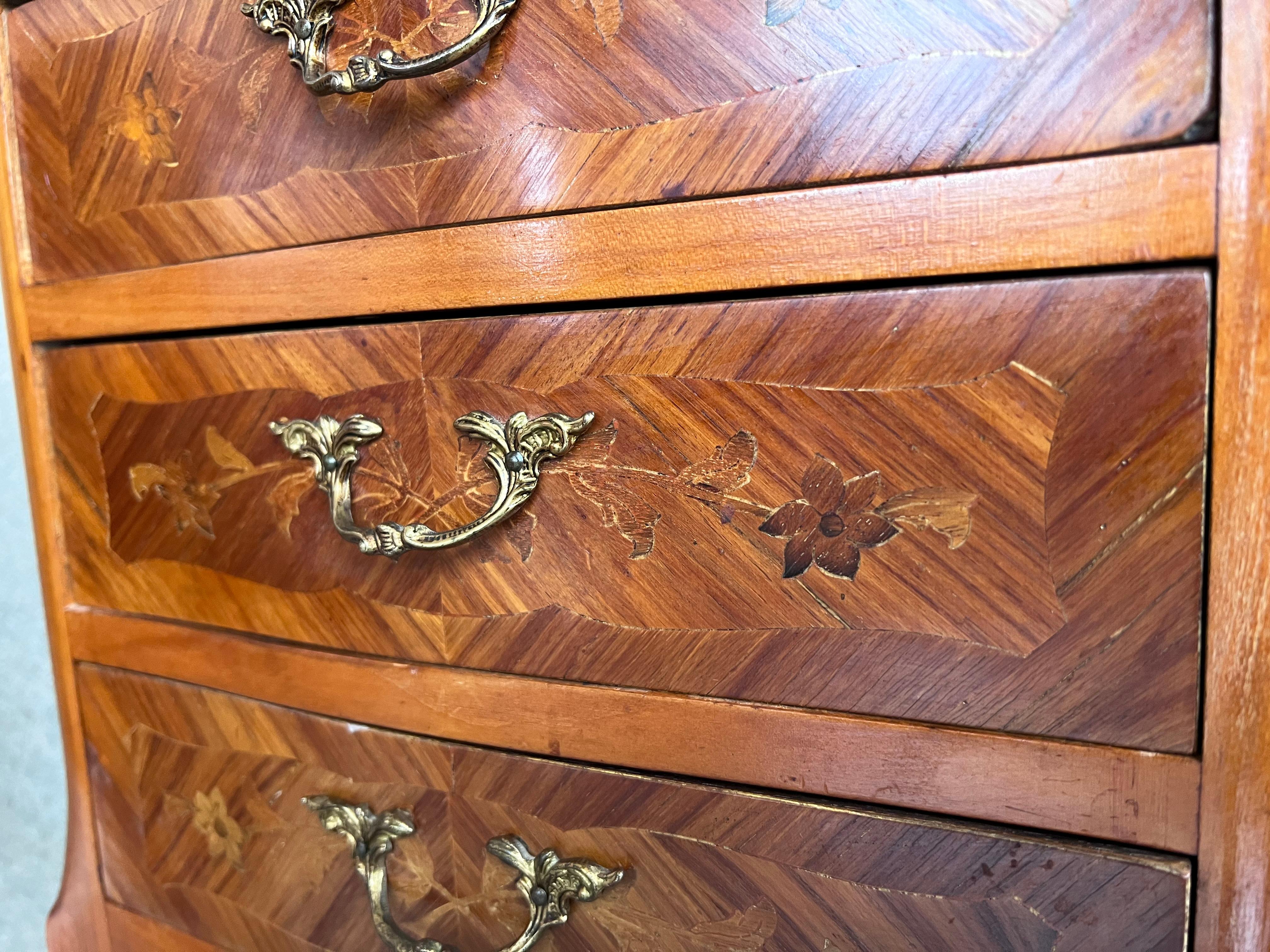 20th Century Pair of Marquetry Walnut Bedside, Nightstands Tables with Drawers For Sale 6