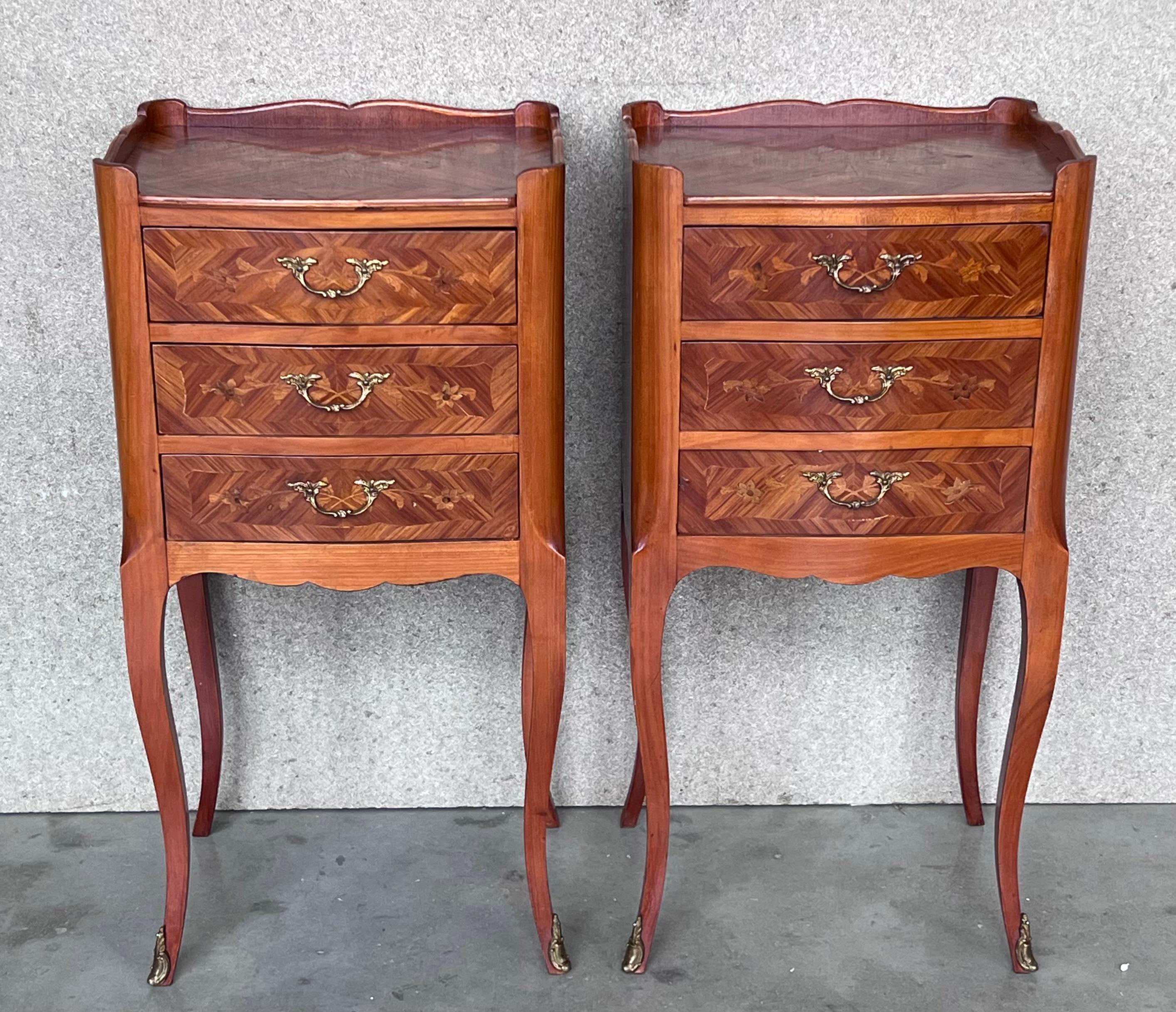 A pretty pair of French, inlaid kingwood, one drawer nightstands with tray accents, circa 1930.
Pair of French Louis XV style walnut bedside tables from the early 20th century. This pair of French 'tables de chevet' was created in the early years
