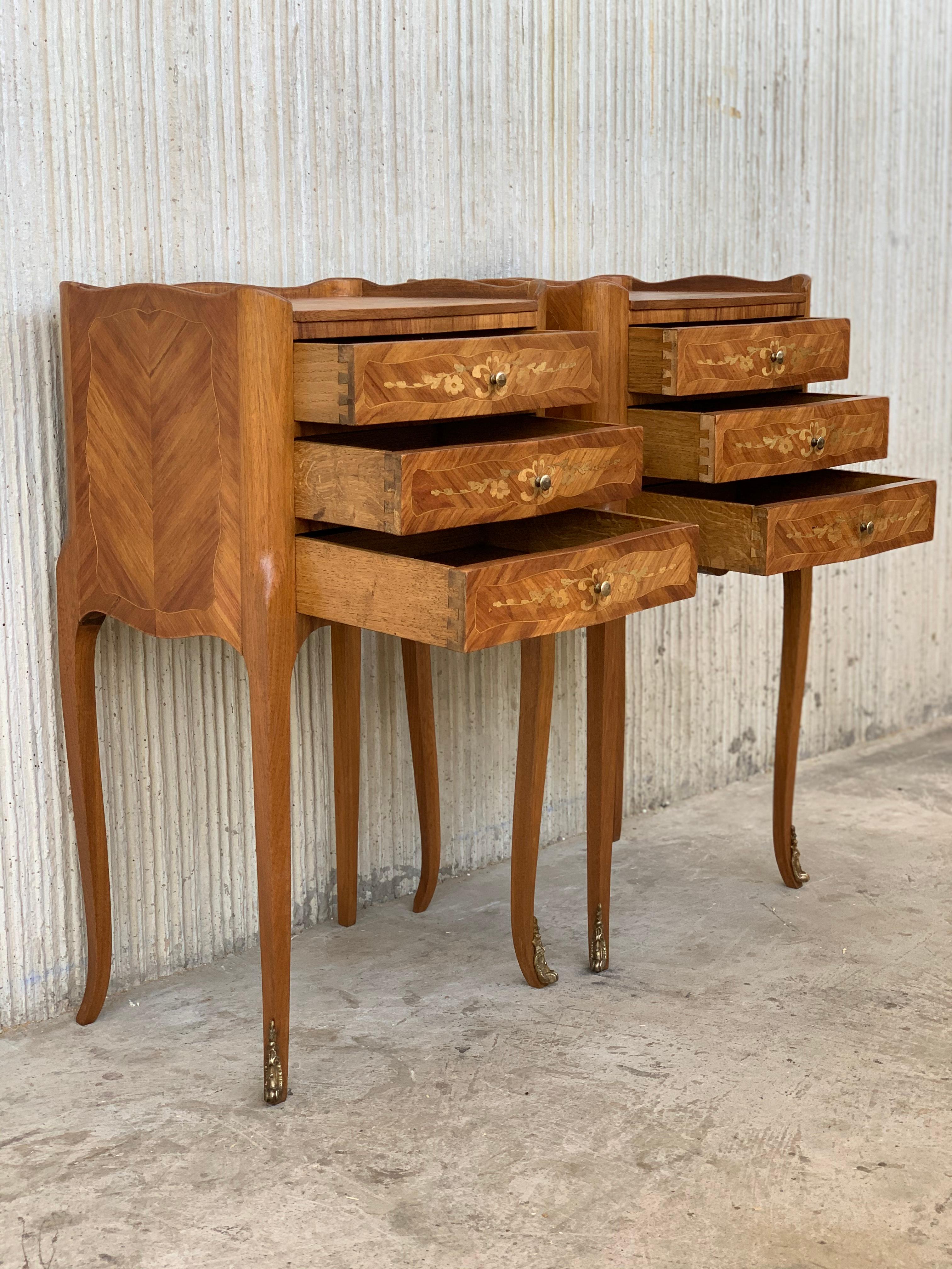 20th Century Pair of Marquetry Walnut Bedside, Nightstands Tables with Drawers In Good Condition In Miami, FL