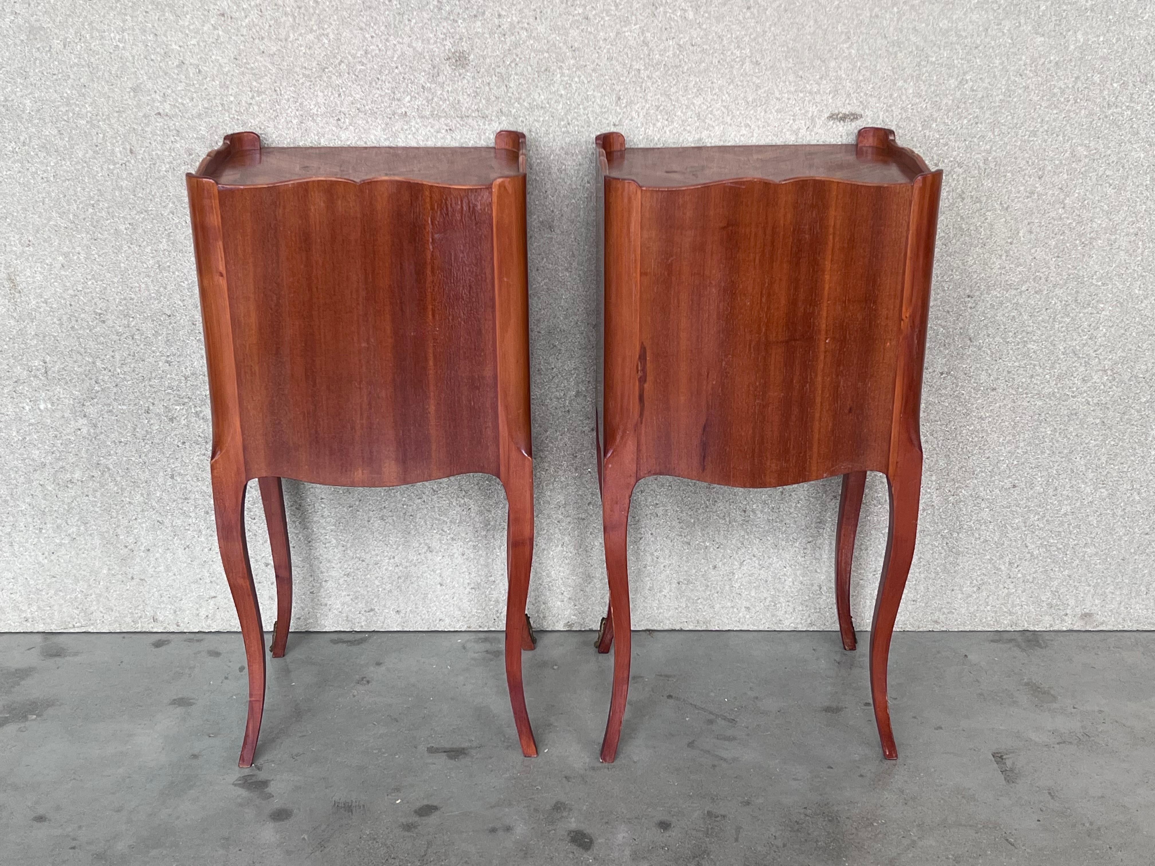 20th Century Pair of Marquetry Walnut Bedside, Nightstands Tables with Drawers For Sale 1