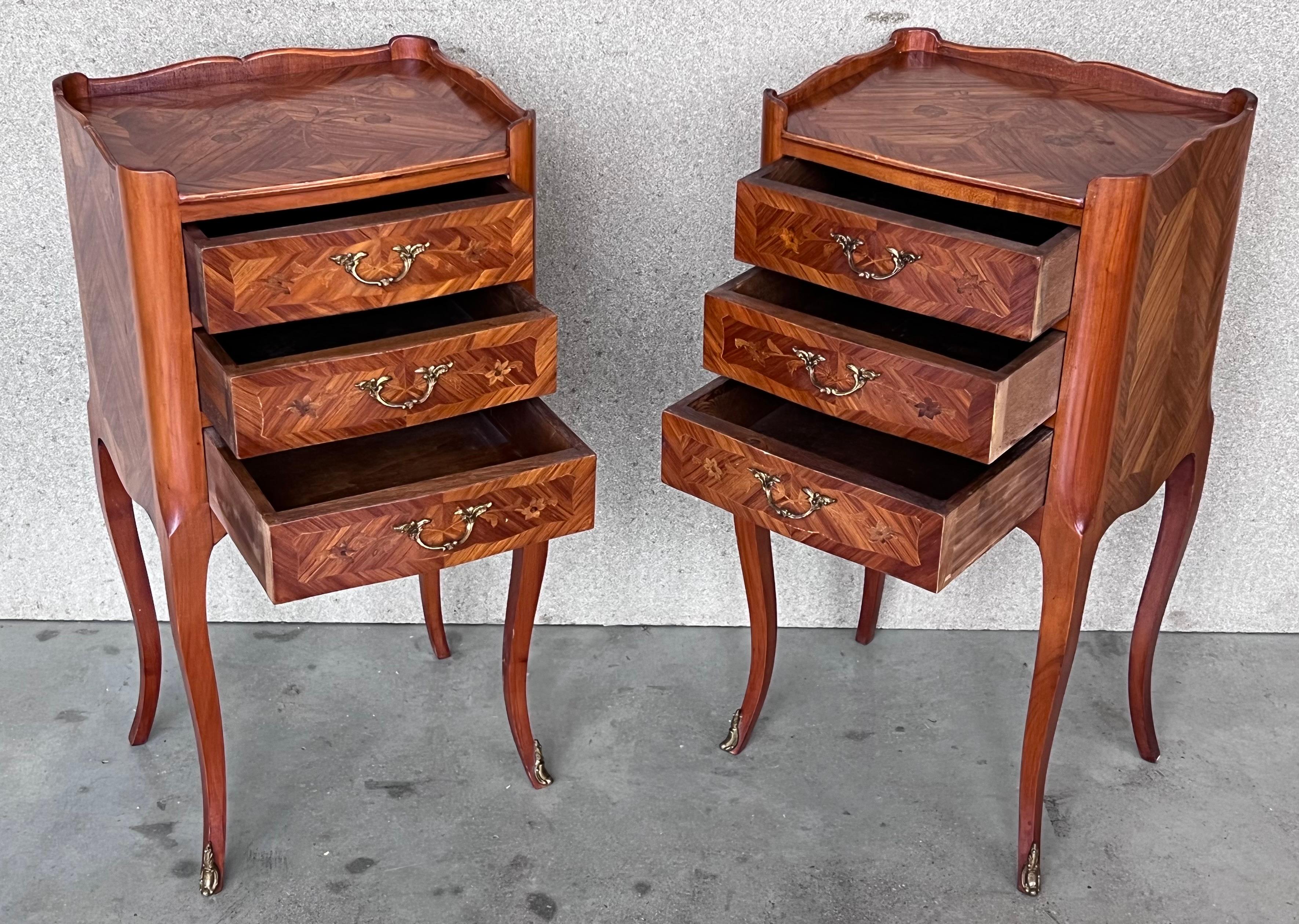 20th Century Pair of Marquetry Walnut Bedside, Nightstands Tables with Drawers For Sale 2