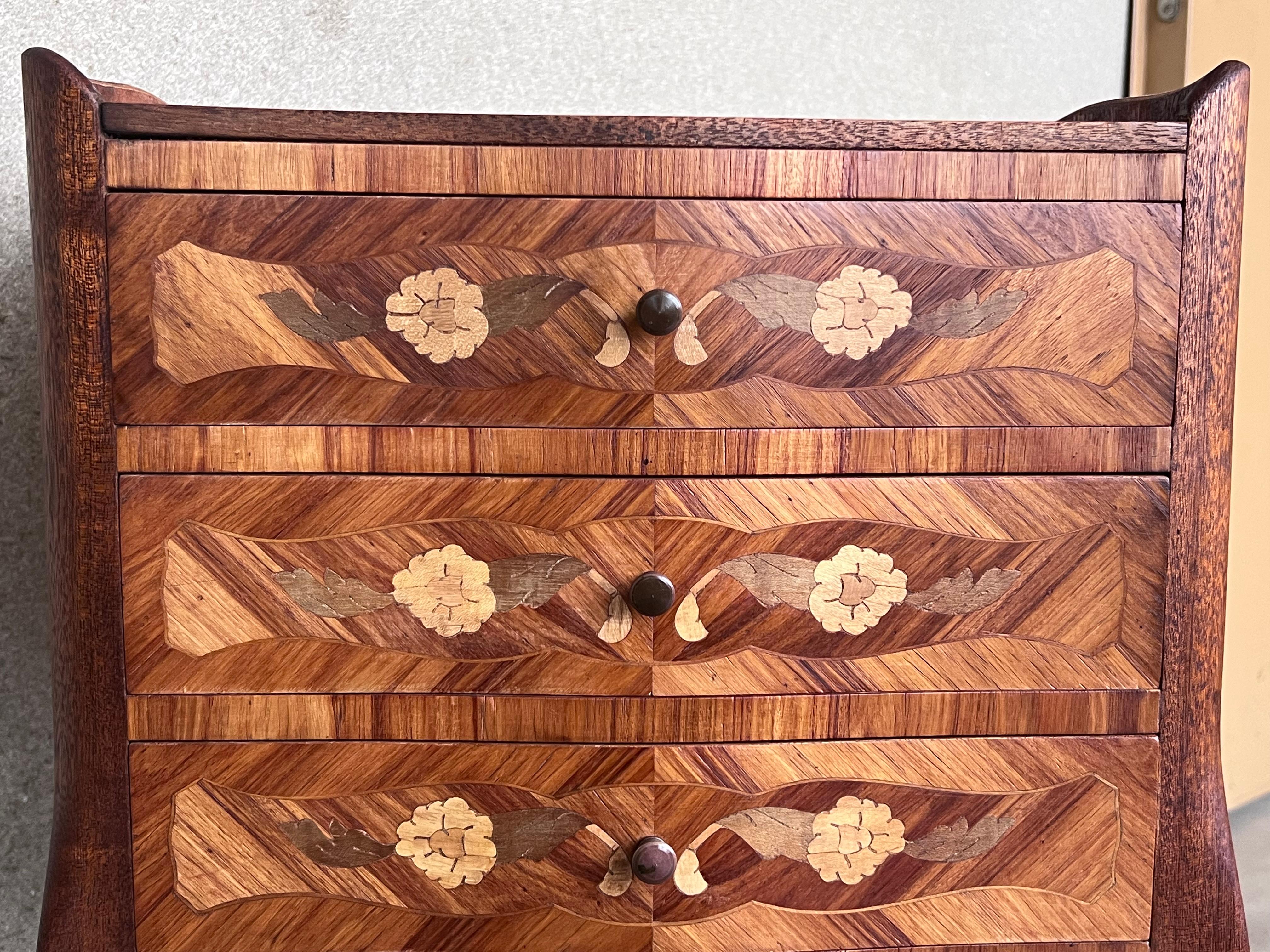 20th Century Pair of Marquetry Walnut Bedside, Nightstands Tables with Drawers For Sale 3