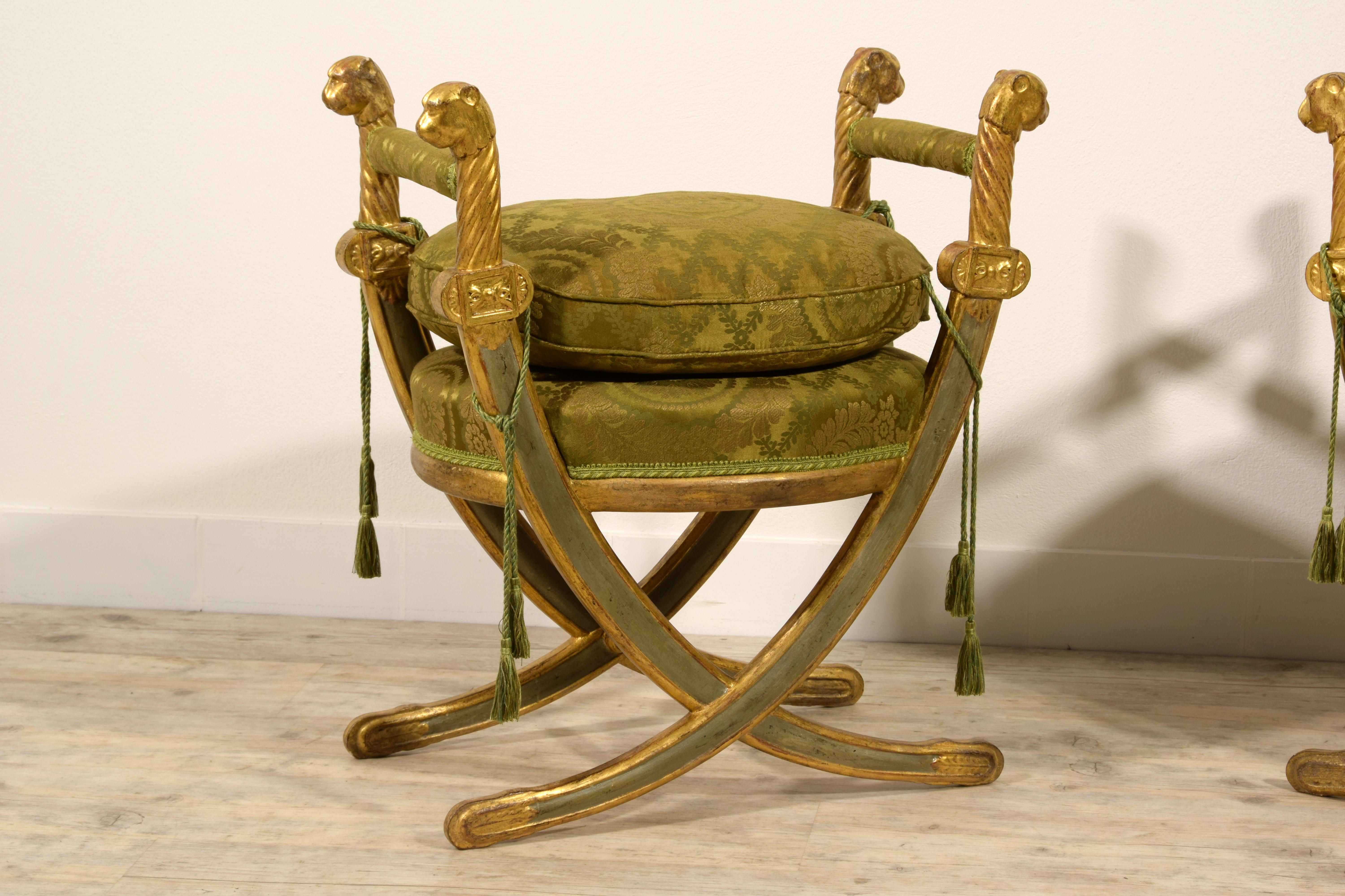 20th Century, Pair of Neoclassical Italian Carved Lacquered Gilt Wood Stools For Sale 7
